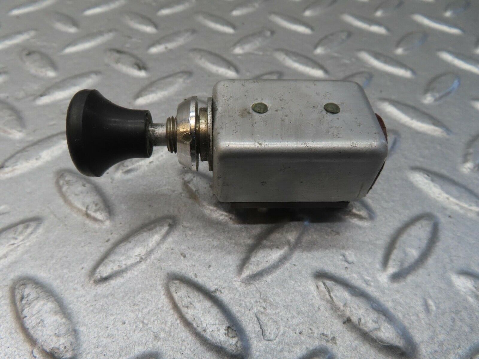 13255 Mercedes-Benz W111 220S Windscreen Wiper Pull Switch 461630