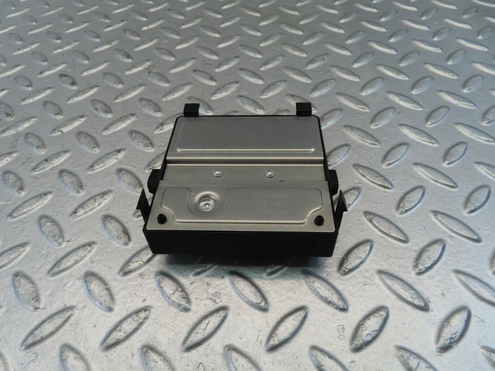 11126 Mercedes-Benz W221 S320 Central Gateway ECU 2215407045