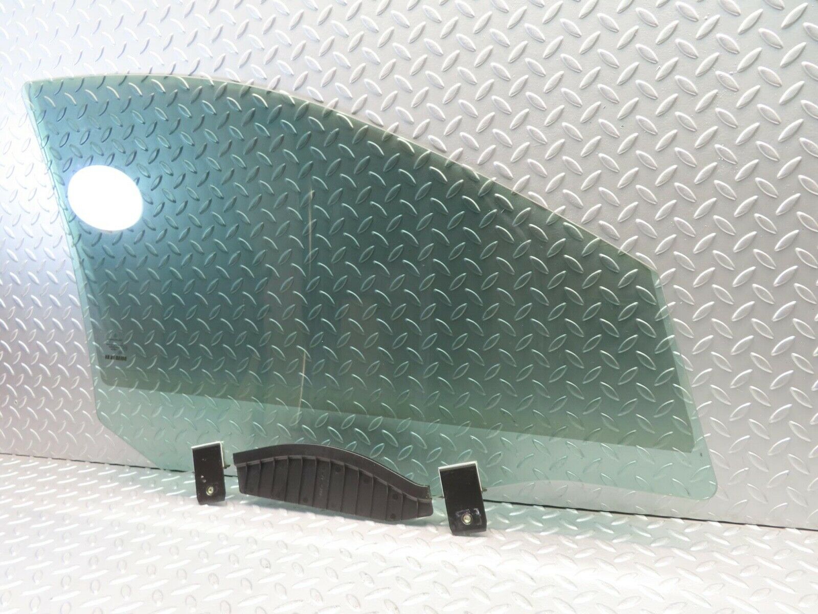 11228 Mercedes-Benz W221 S320 Front Left Door Window Glass