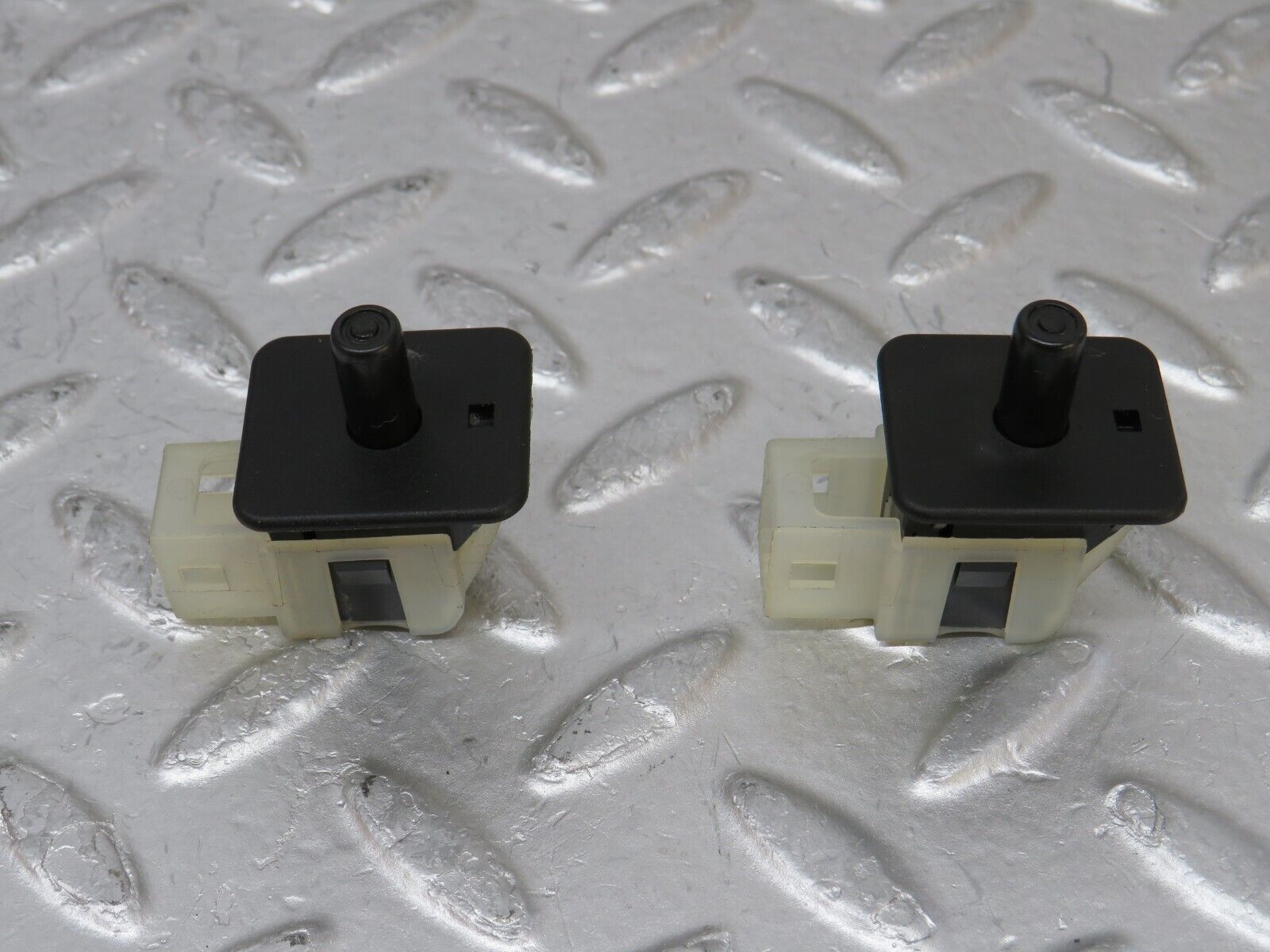 34883 Mercedes-Benz W210 320E Door Contact Switch 2x 2028209410