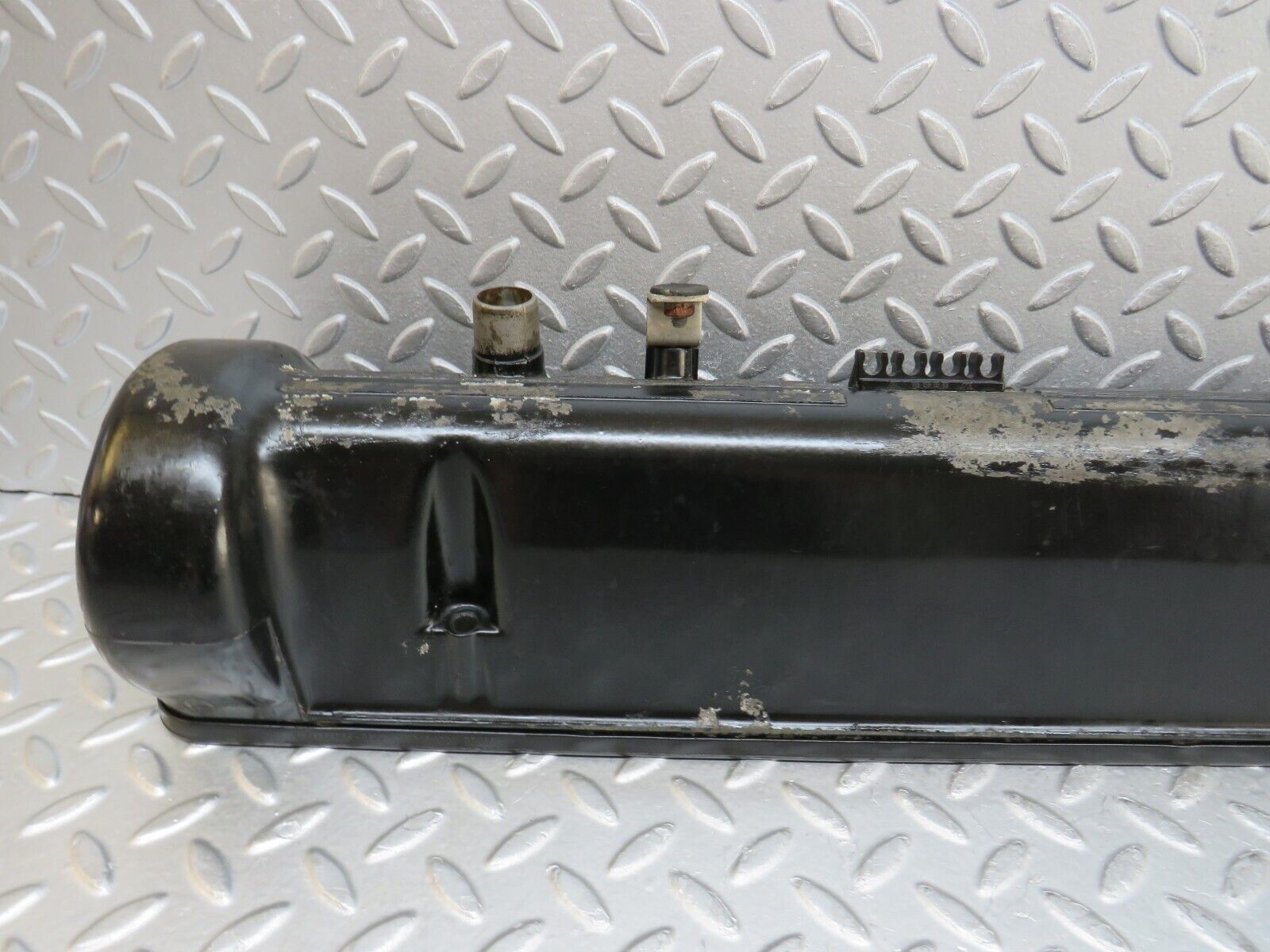 37167 Mercedes-Benz C126 420SEC Coupe Cylinder Head Valve Cover Left 1170160605