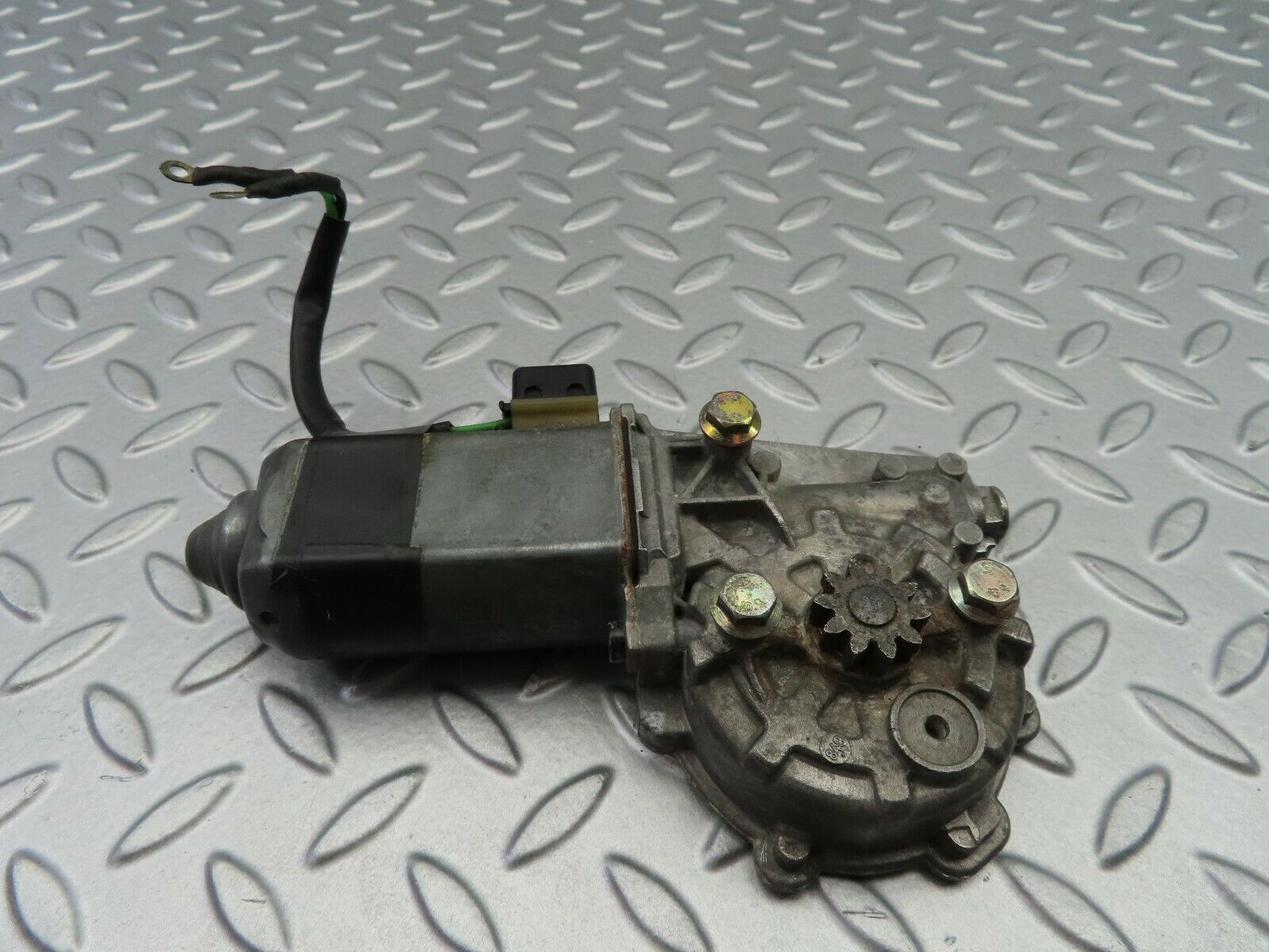 6621 Mercedes-Benz S124 E220 Wagon Front Left Window Regulator Motor