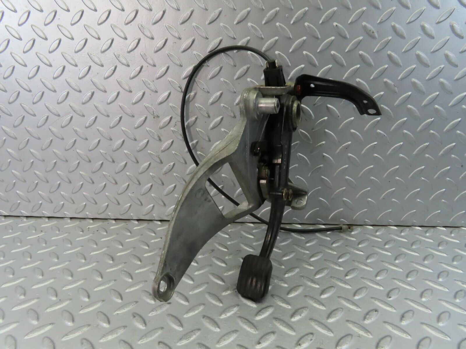 9309 Mercedes-Benz C124 300CE Coupe Parking Brake Pedal 1244270801