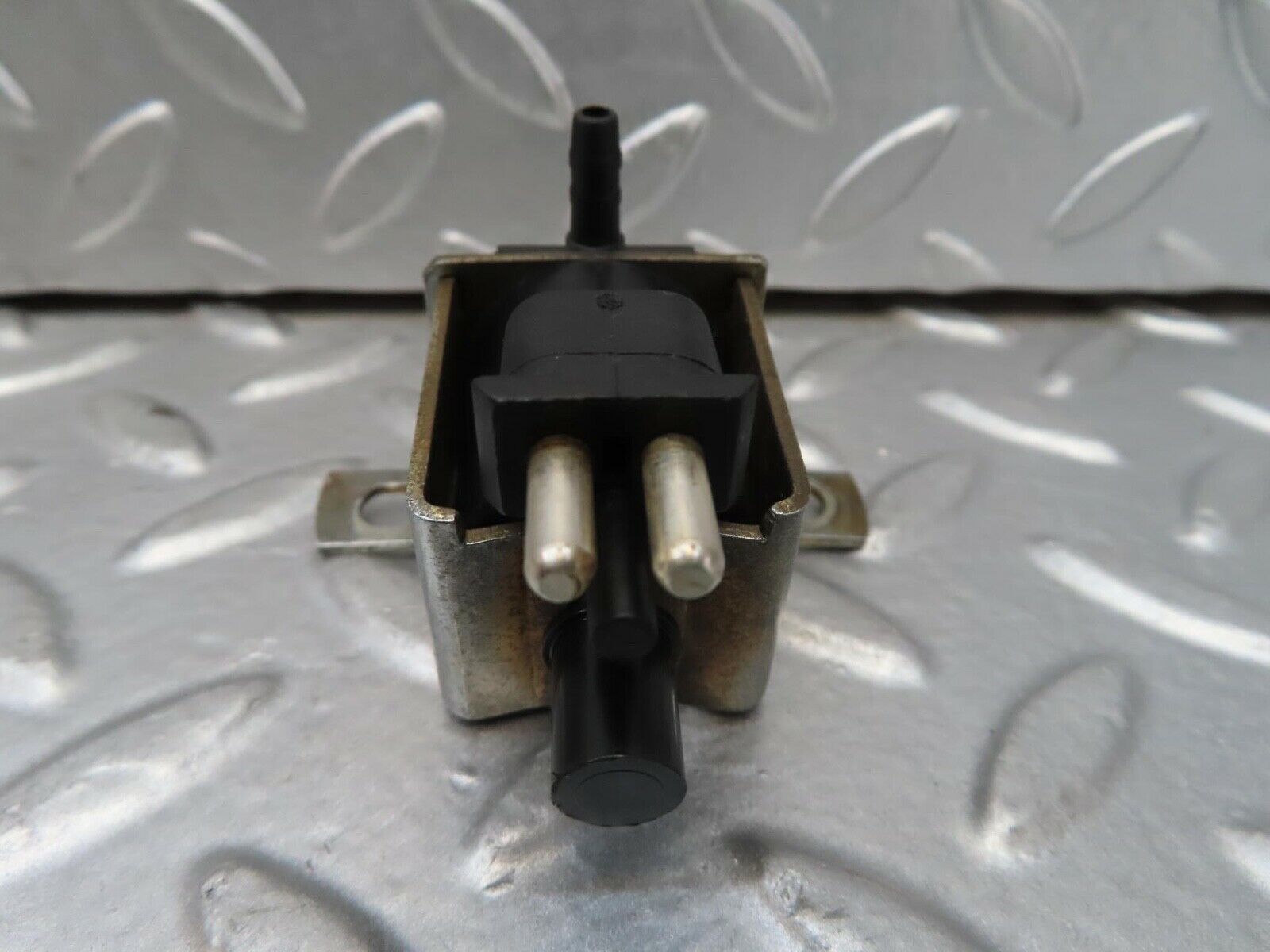 15339 Mercedes-Benz W123 230E Vacuum Control Valve Pierburg 0015407097