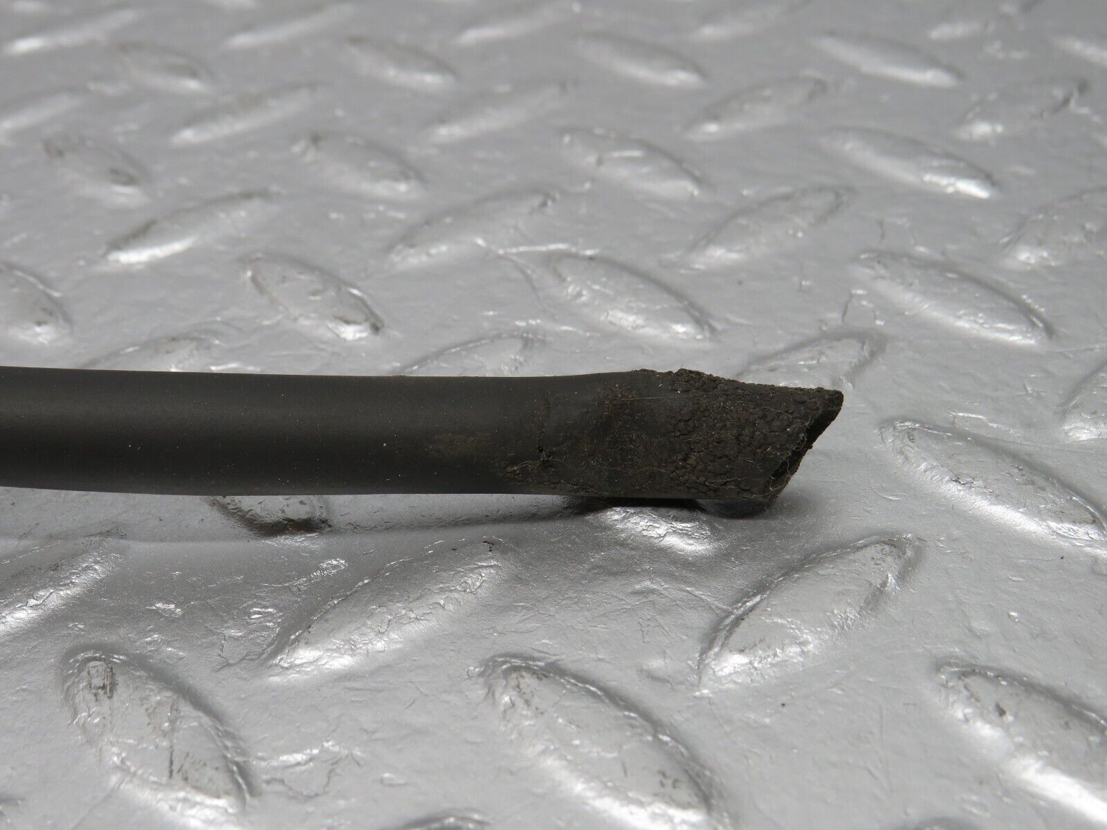 39399 Mercedes-Benz R129 320SL Coupe Roof Folding Lift Cylinder Cover R 1297700462