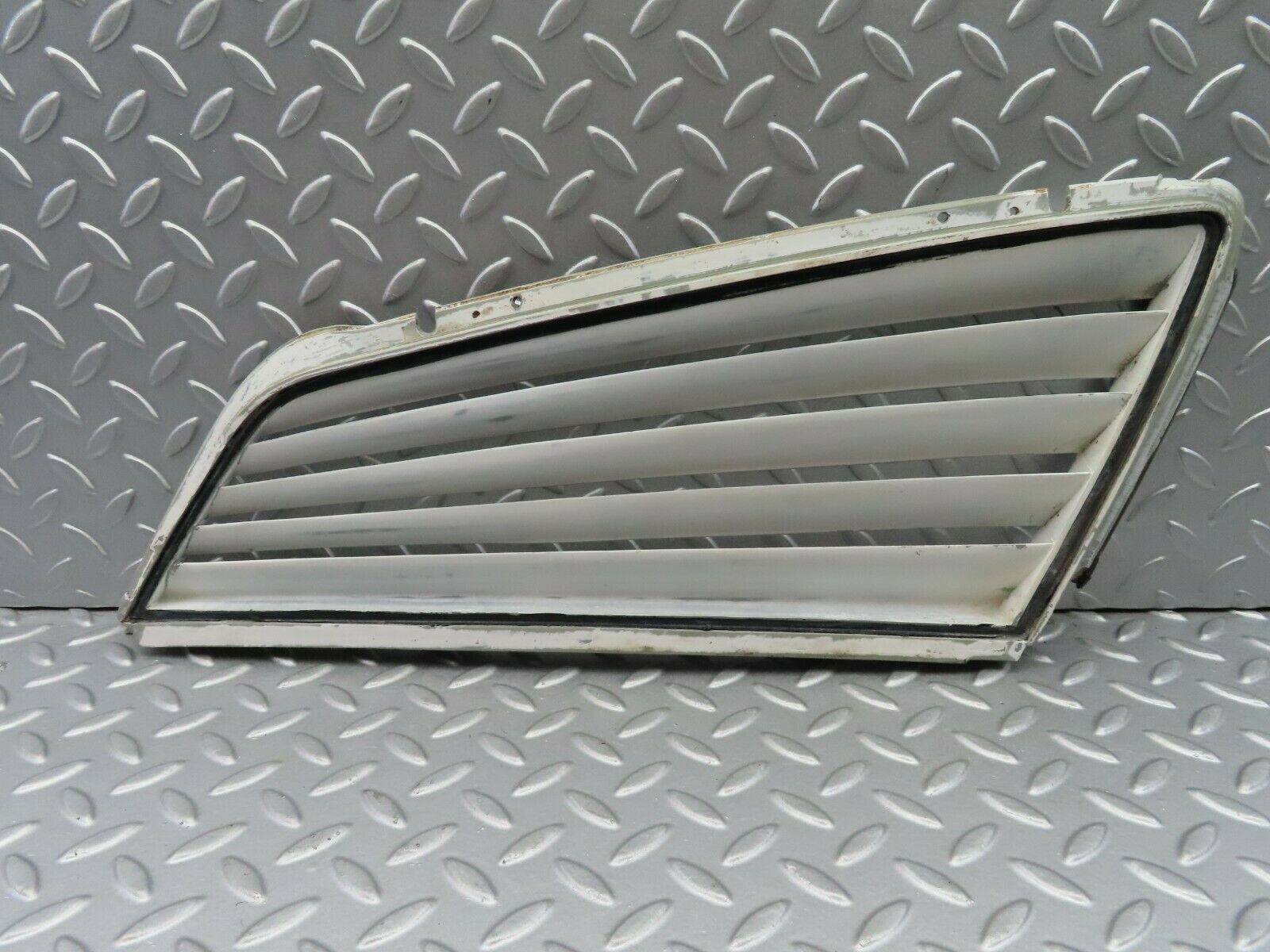 6916 Mercedes-Benz C107 350SLC Coupe Side Window Louvre Rear Left