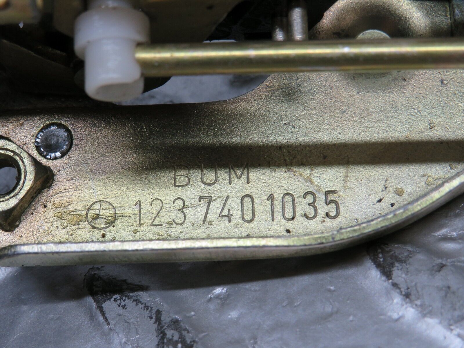 28296 Mercedes-Benz S123 240D Wagon Tailgate Lock Mechanism 1237401035