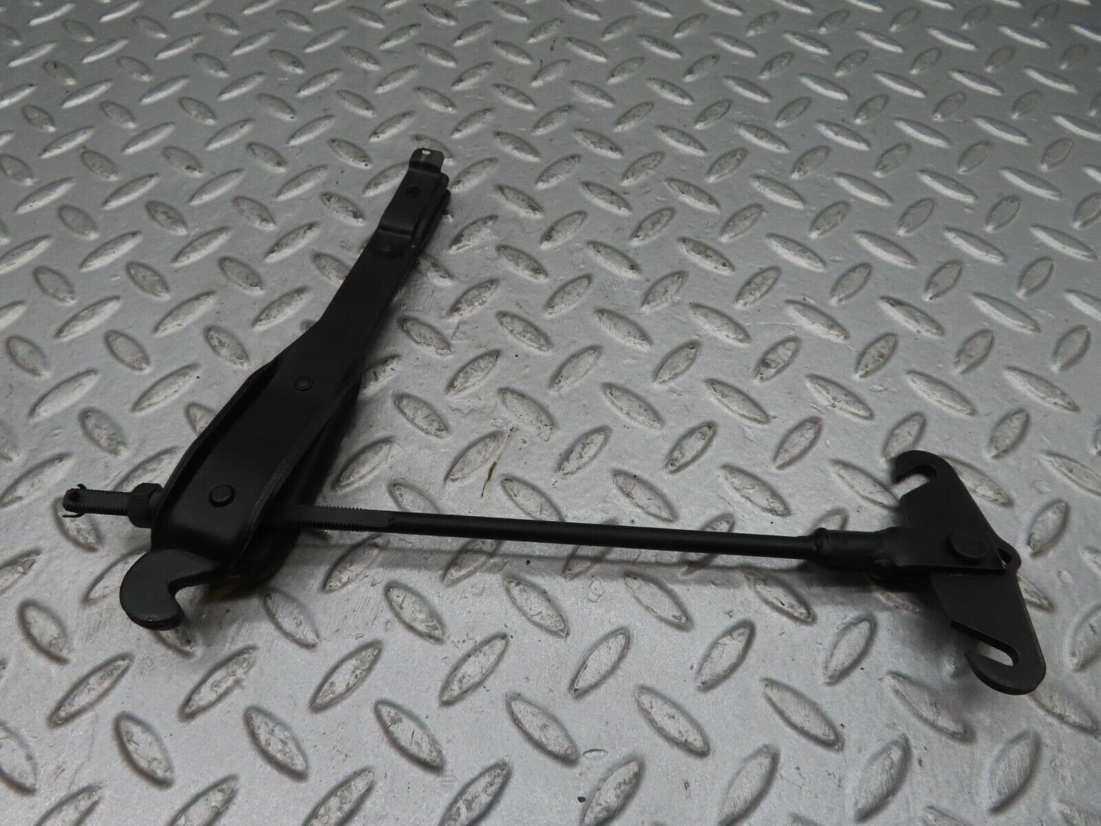 12439 Mercedes-Benz W108 280SE 3.5 Handbrake Adjusting Handbrake Regulator