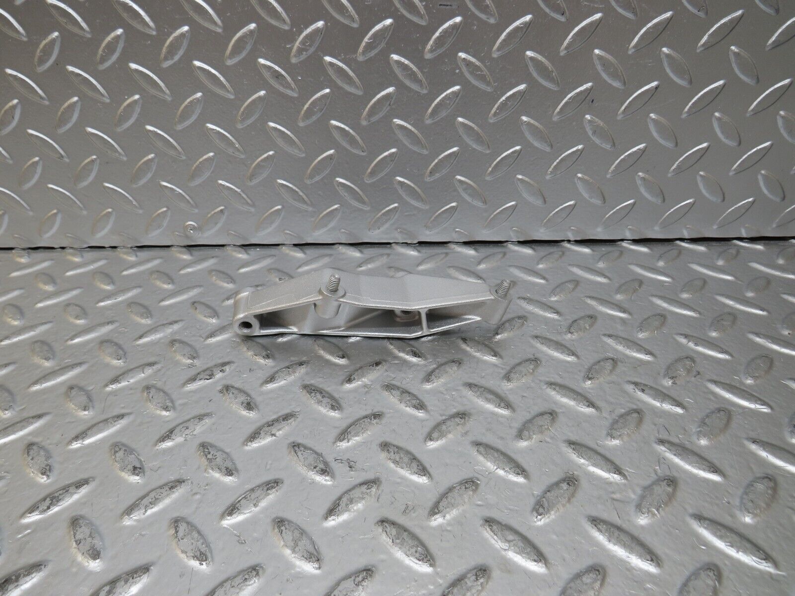 25376 Mercedes-Benz W201 190D Engine Mount Bracket 6010941341