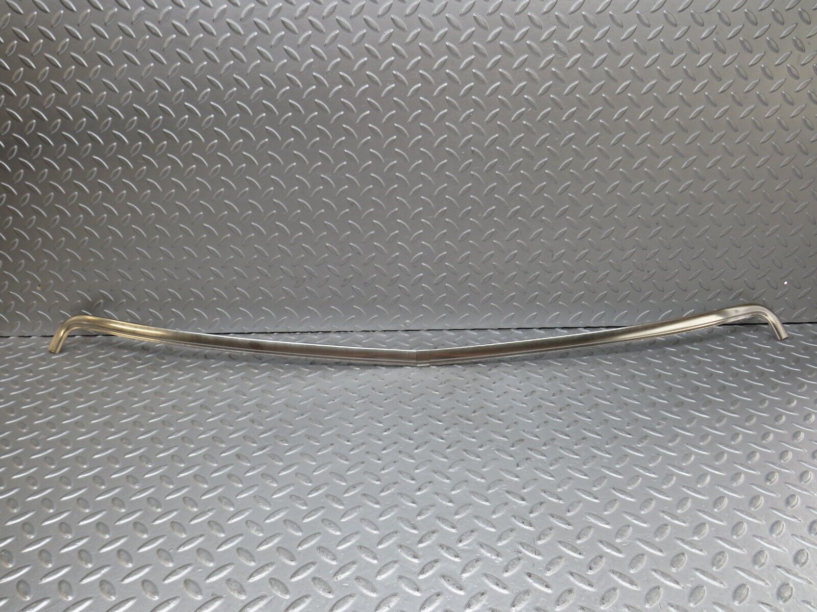 36311 Mercedes-Benz W126 420SE Front Windscreen Top Chrome Frame Trim
