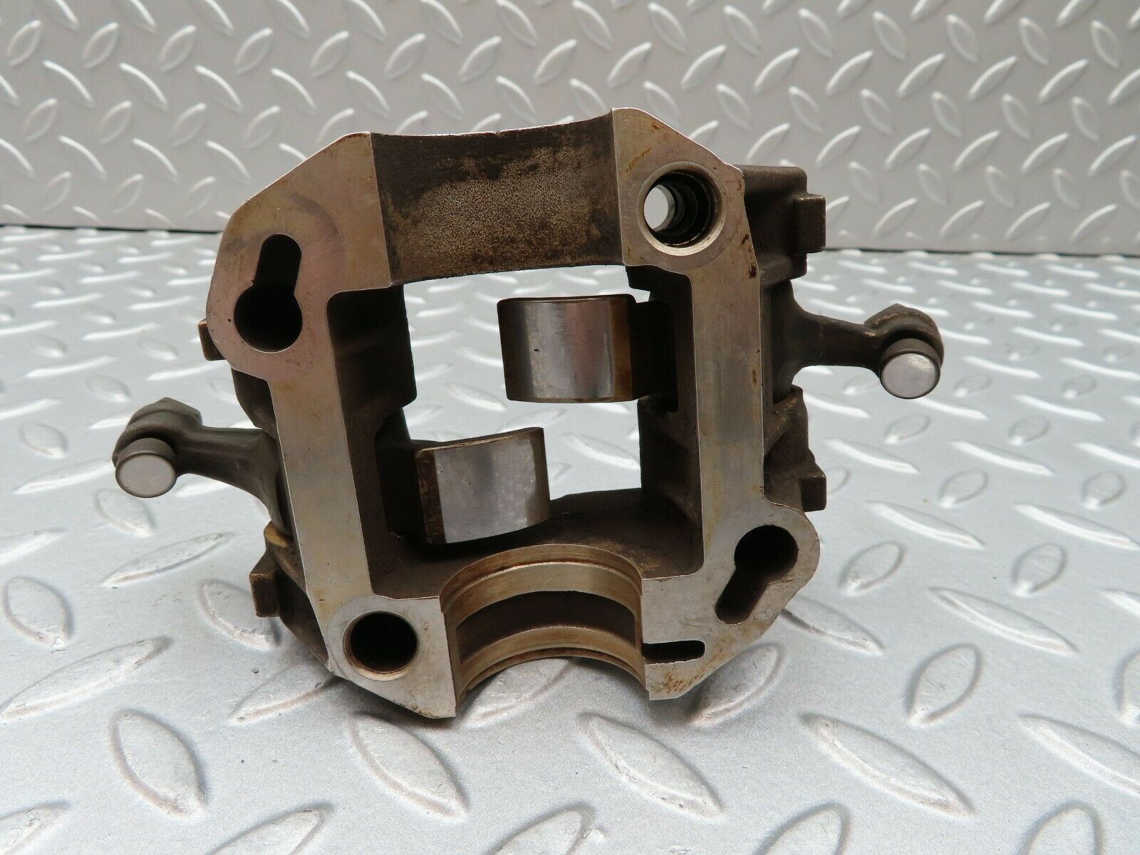 3888 Mercedes-Benz S123 200T Wagon Rocker Arms Camshaft Bearing Block 1020512110