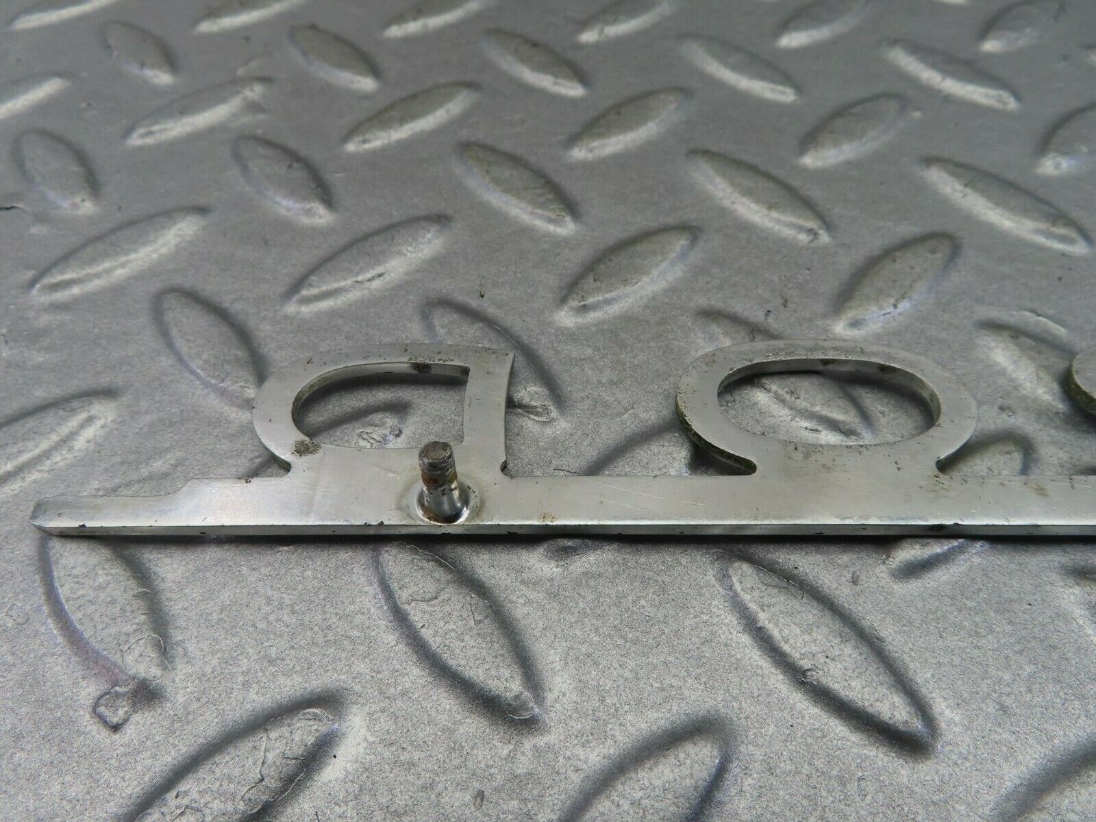 7880 Mercedes-Benz W115 220D Rear Trunk Badge Emblem