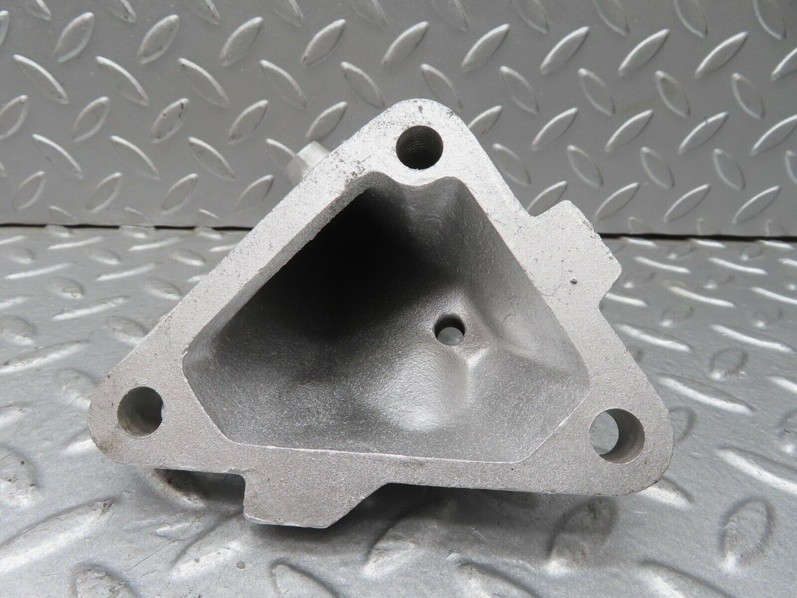 13565 Mercedes-Benz W123 200 Engine Mount Bracket Left Side 1022230504