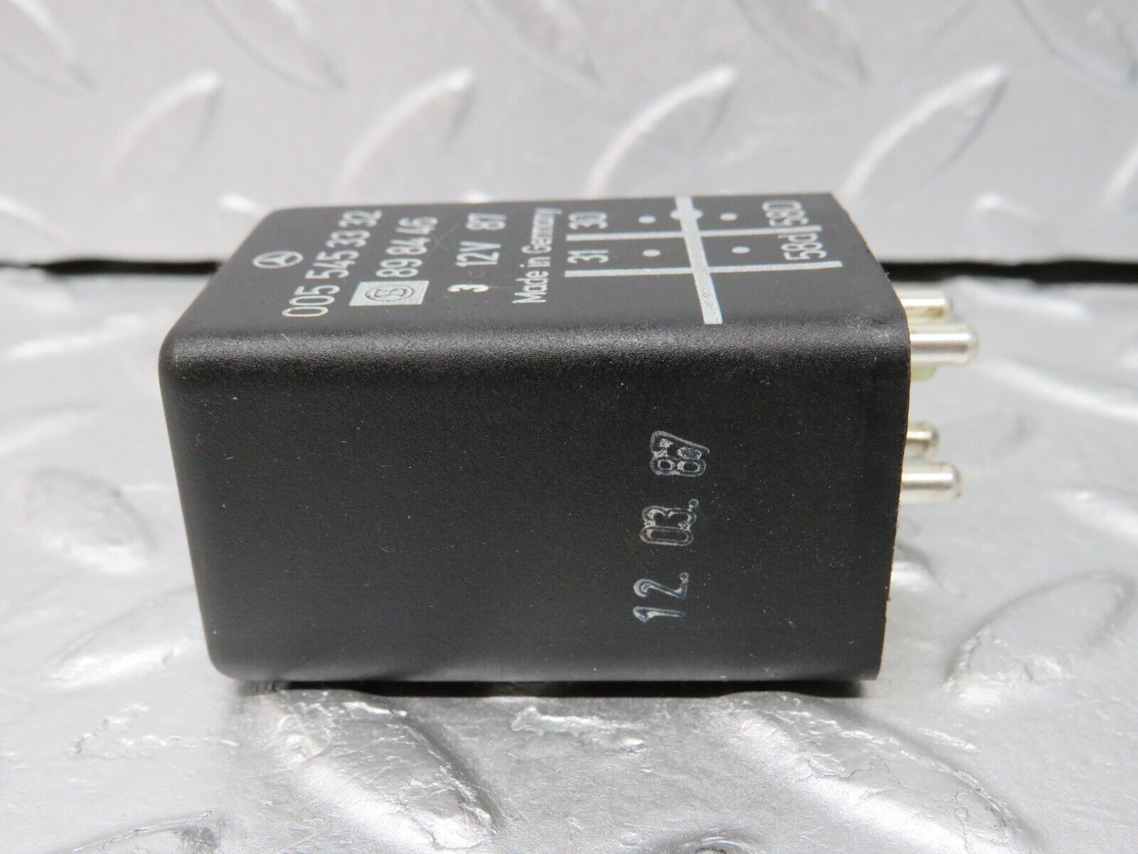 36992 Mercedes-Benz C126 420SEC Coupe Light Control Relay 0055453332