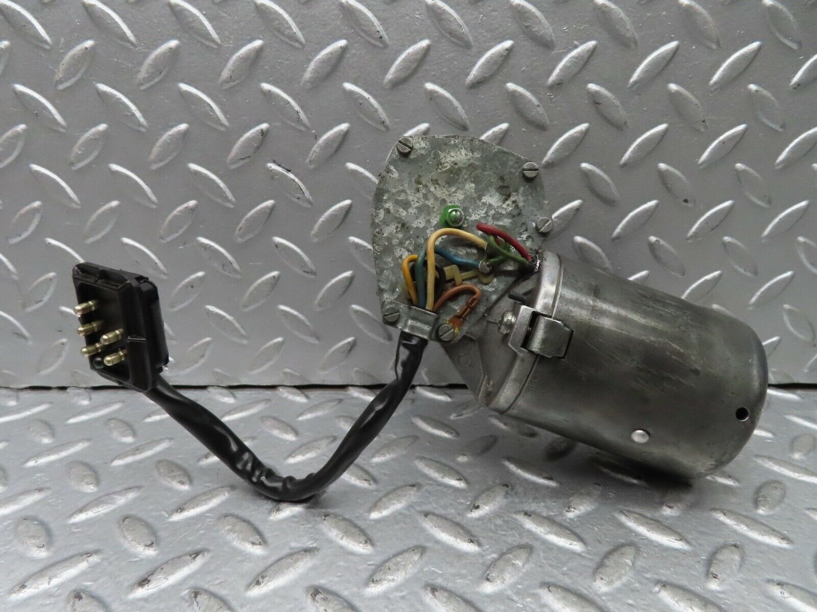 19118 Mercedes-Benz W123 300D Wiper Motor