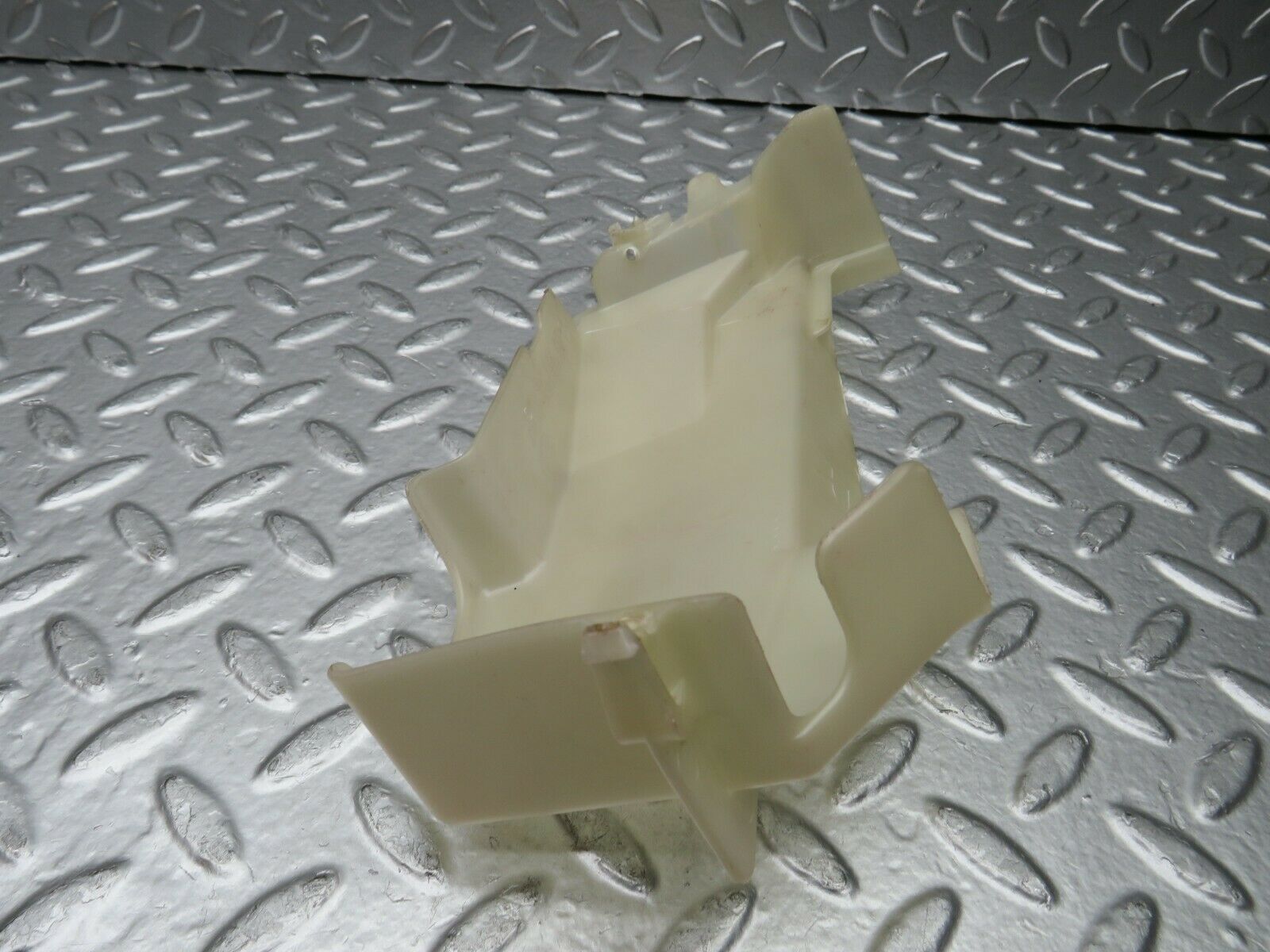 22448 Mercedes-Benz C124 E220 Right Door Lock Mechanism Cover 1247232008