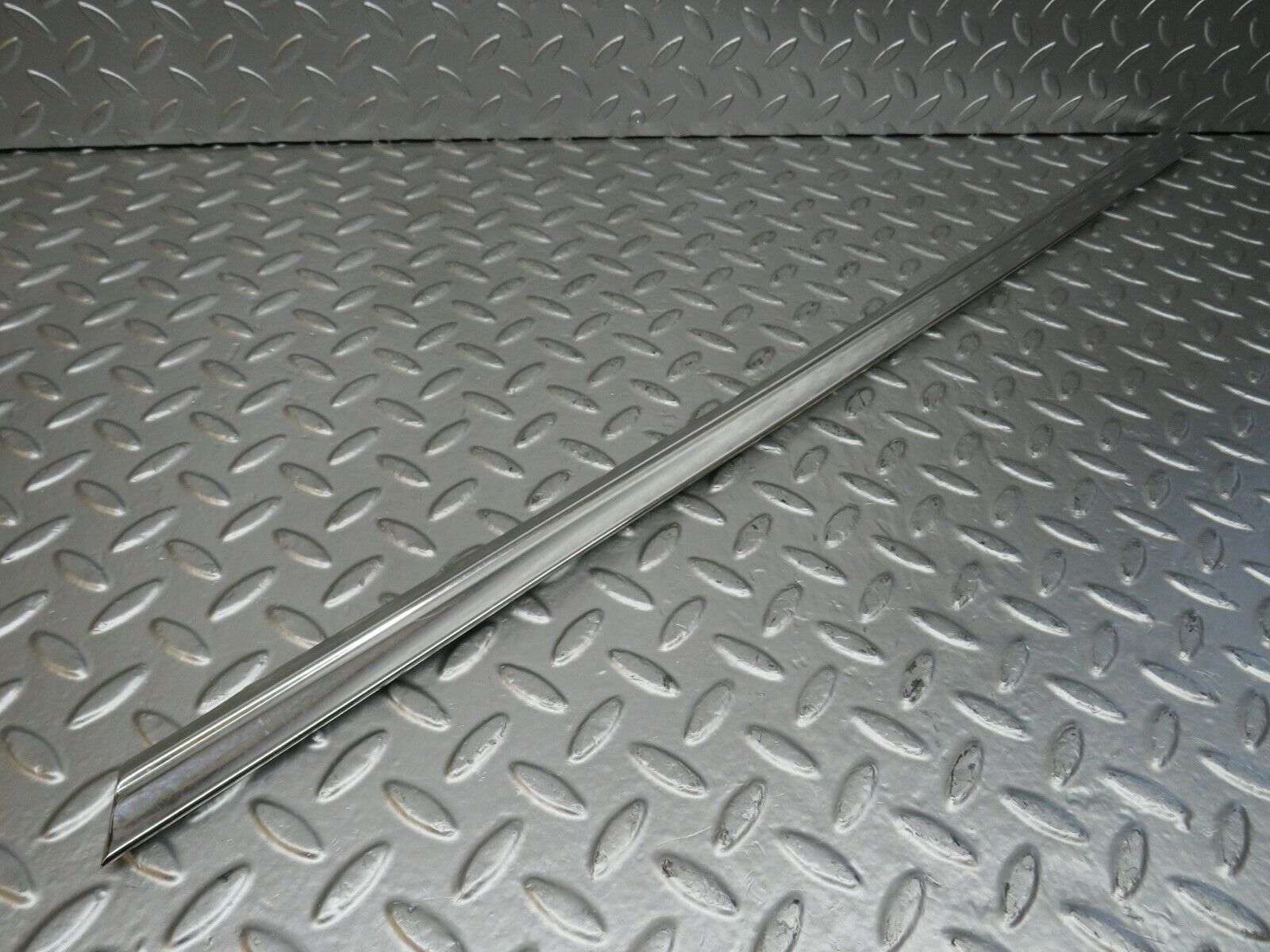 24543 Mercedes-Benz W108 Front Left Door Chrome Moulding Trim