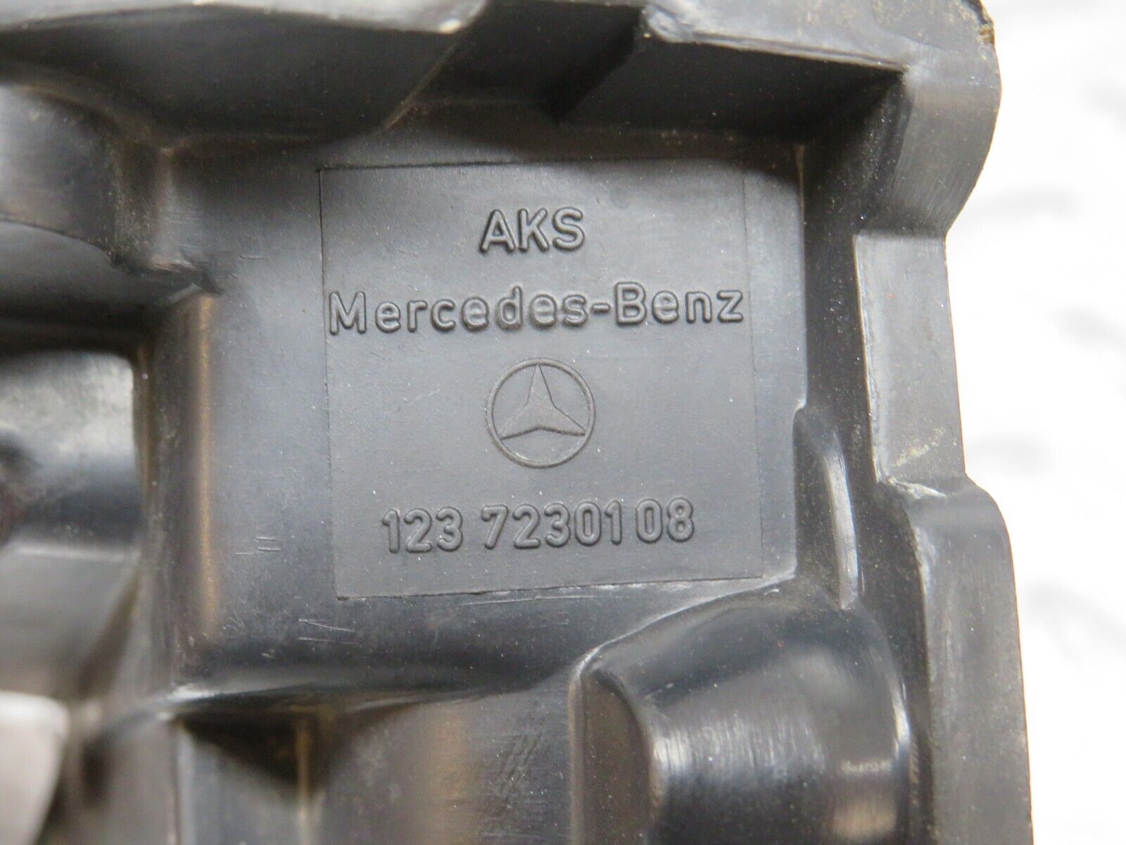 27925 Mercedes-Benz W123 280E Front Left Door Lock Mechanism Cover 1237230108