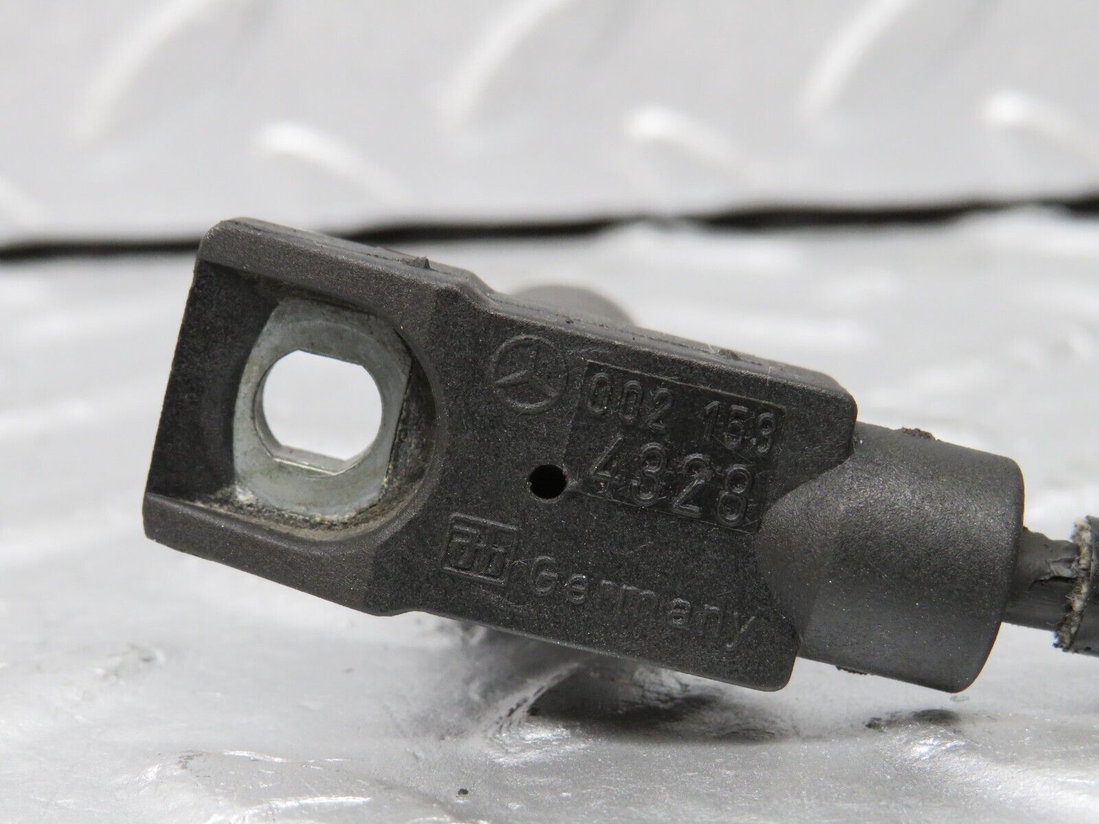 38097 Mercedes-Benz A124 320E Crankshaft Position Sensor 0021534328 0155452828