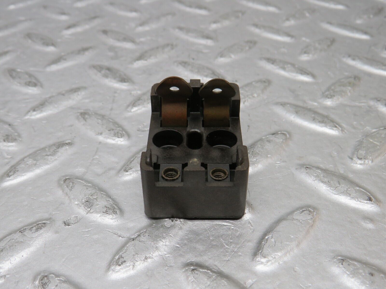37322 Mercedes-Benz W109 300SEL Fuse Box Connector