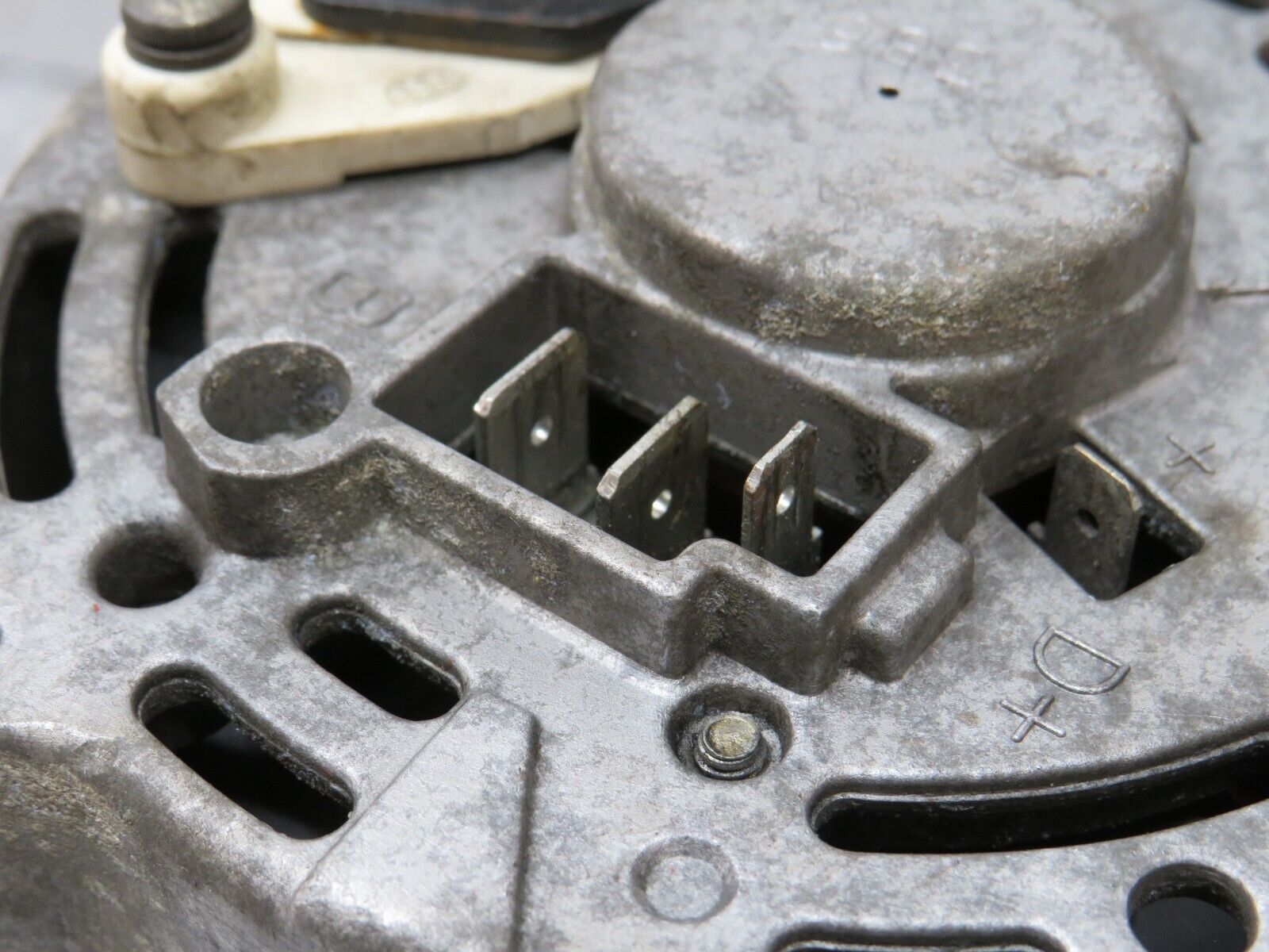 37368 Mercedes-Benz W109 300SEL Alternator Generator Bosch