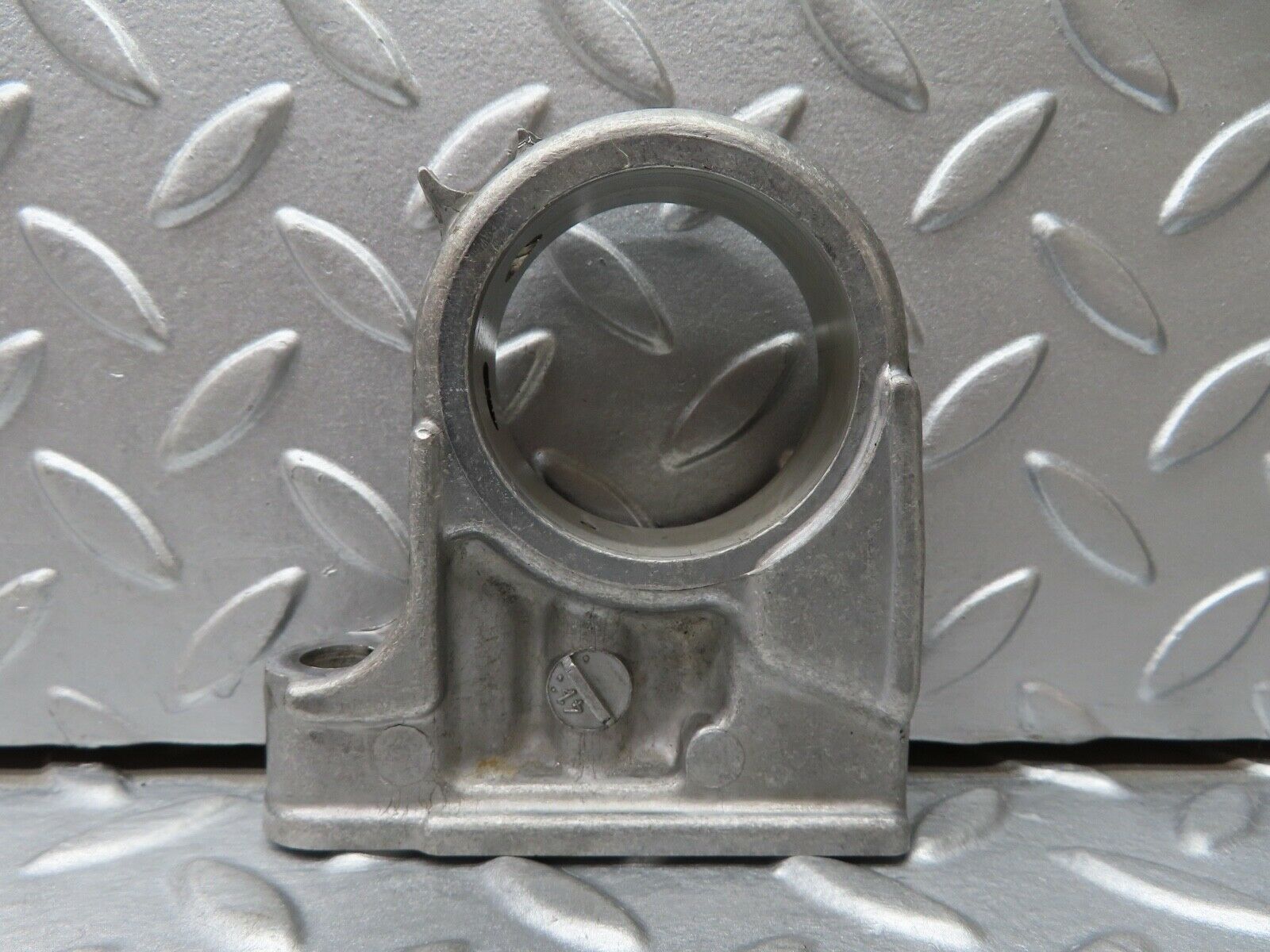 17786 Mercedes-Benz W116 450SEL Camshaft Tower Bearing 1160514818