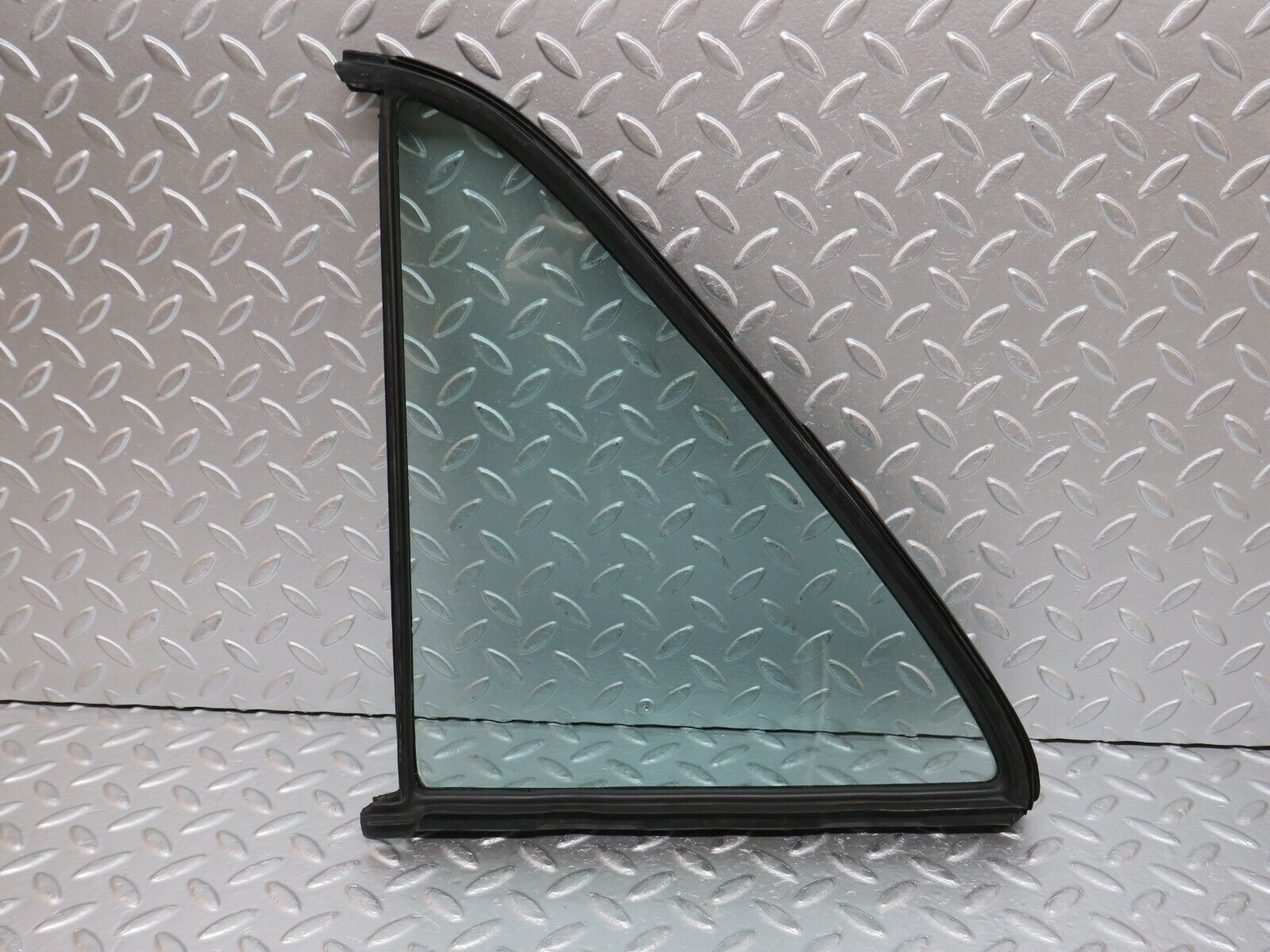 0626 Mercedes-Benz W123 230E Right Rear Door Quarter Glass 1237350224