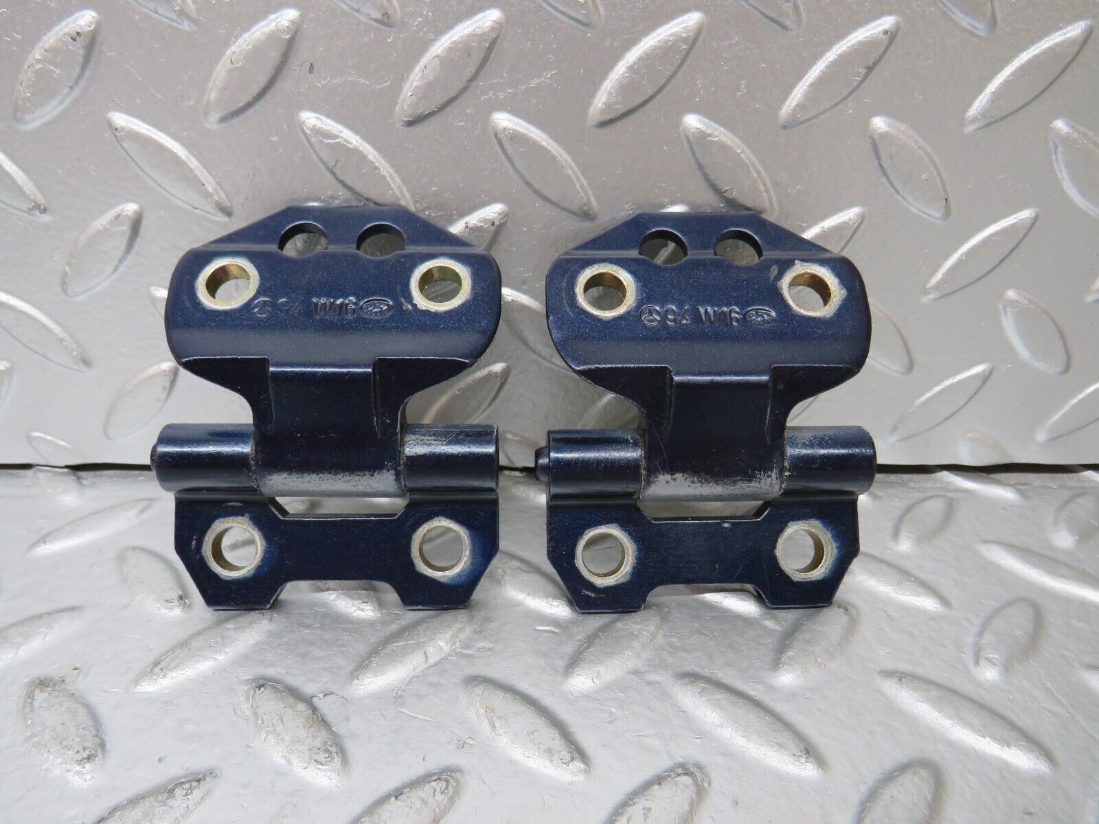 25879 Mercedes-Benz W124 280E Door Hinge Left Side