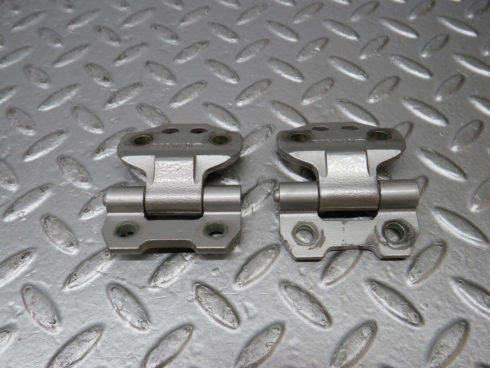 39509 Mercedes-Benz R129 320SL Coupe Door Hinge Left Side