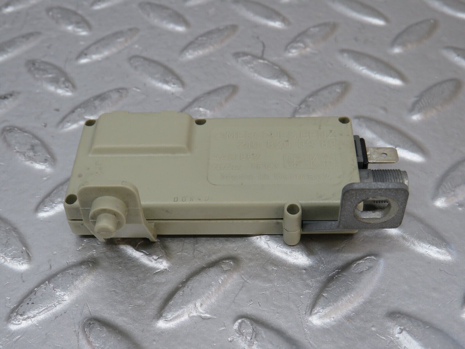 34881 Mercedes-Benz W210 320E Radio Audio Antenne Amplifier 2108203989