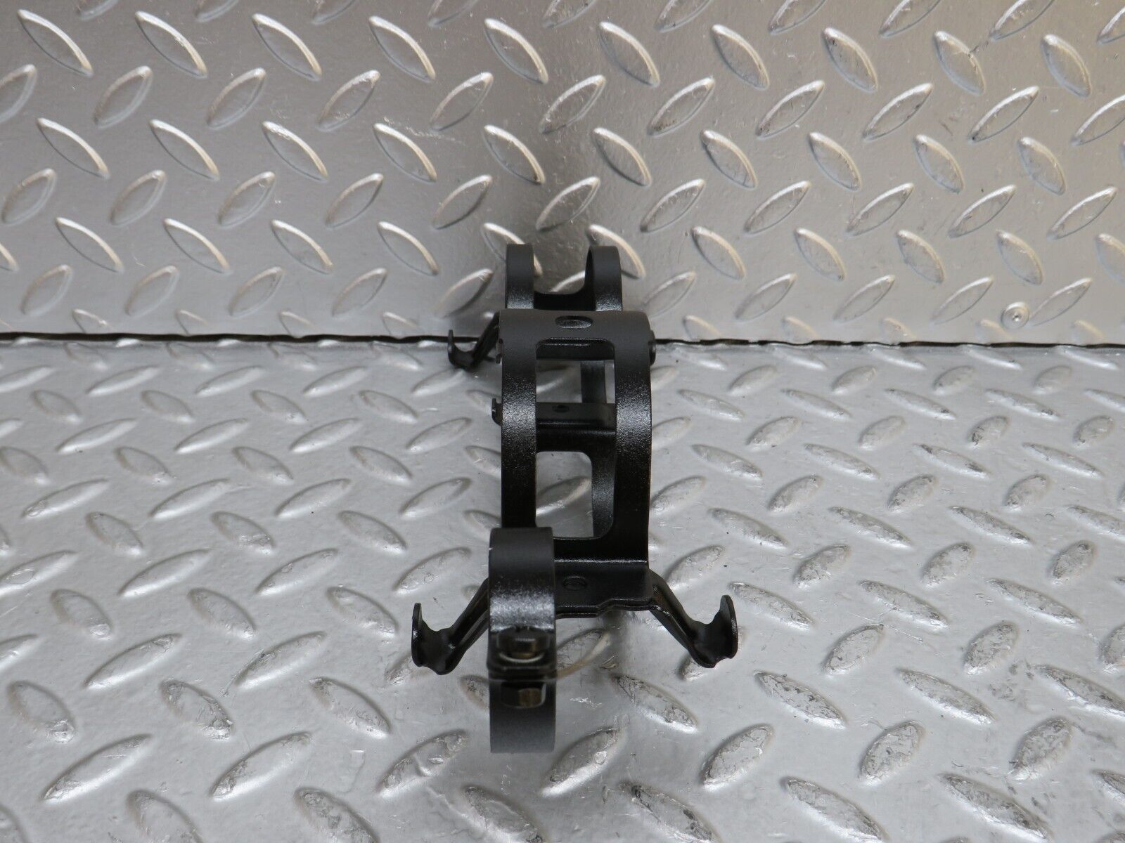 29429 Mercedes-Benz W124 230E Fuel Pump Fuel Filter Bracket