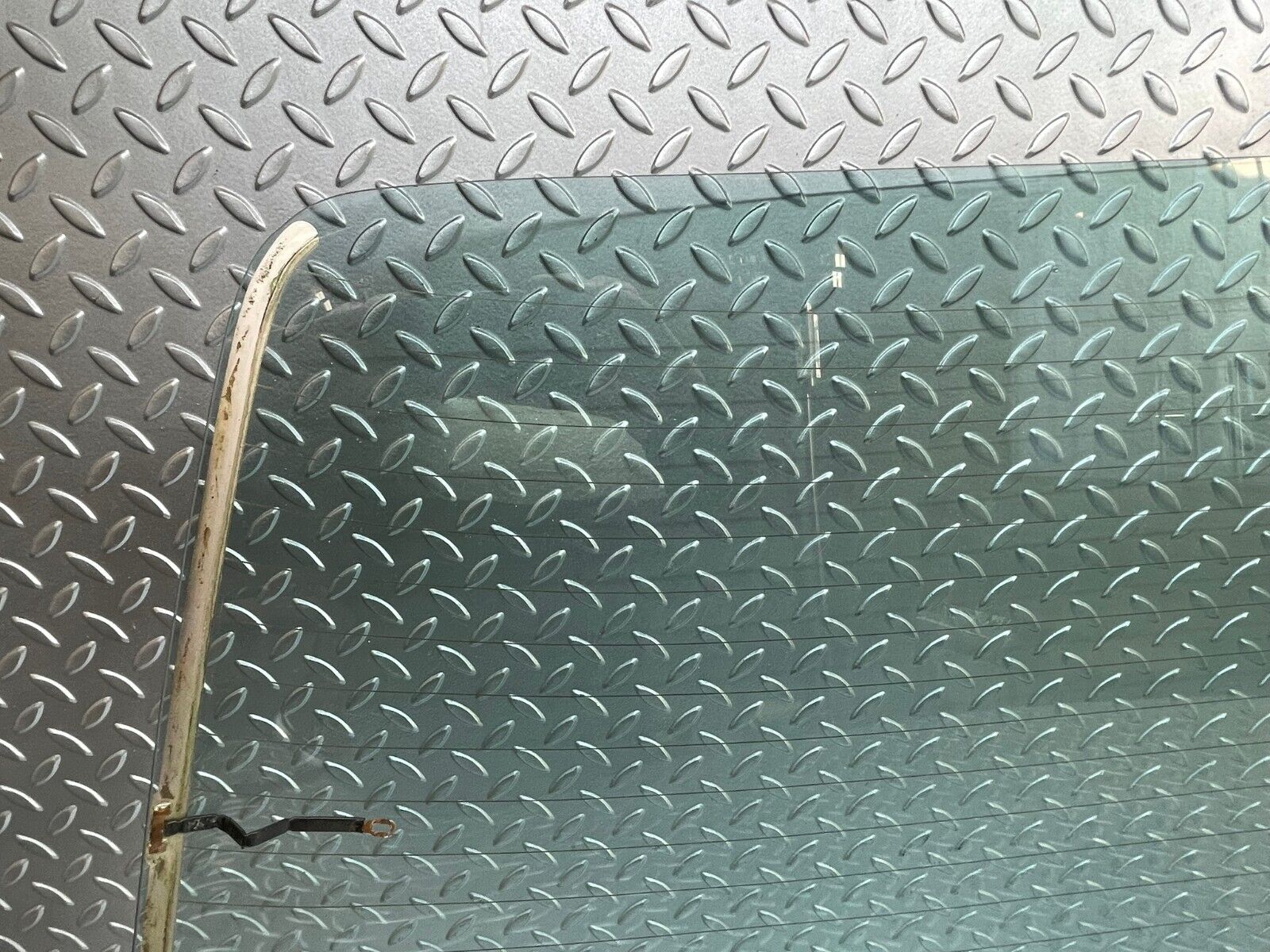 31924 Mercedes-Benz W123 230E Rear Heated Windscreen Glass