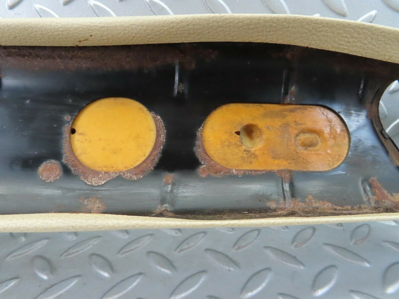 7384 Mercedes-Benz W116 450SE B Pillar Cover Right Side