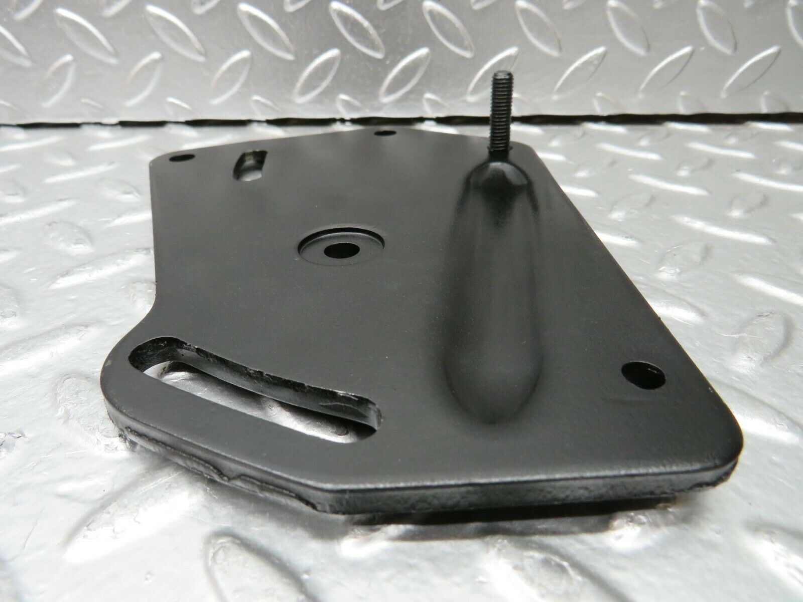 22874 Mercedes-Benz C107 450SLC Coupe Power Steering Pump Bracket