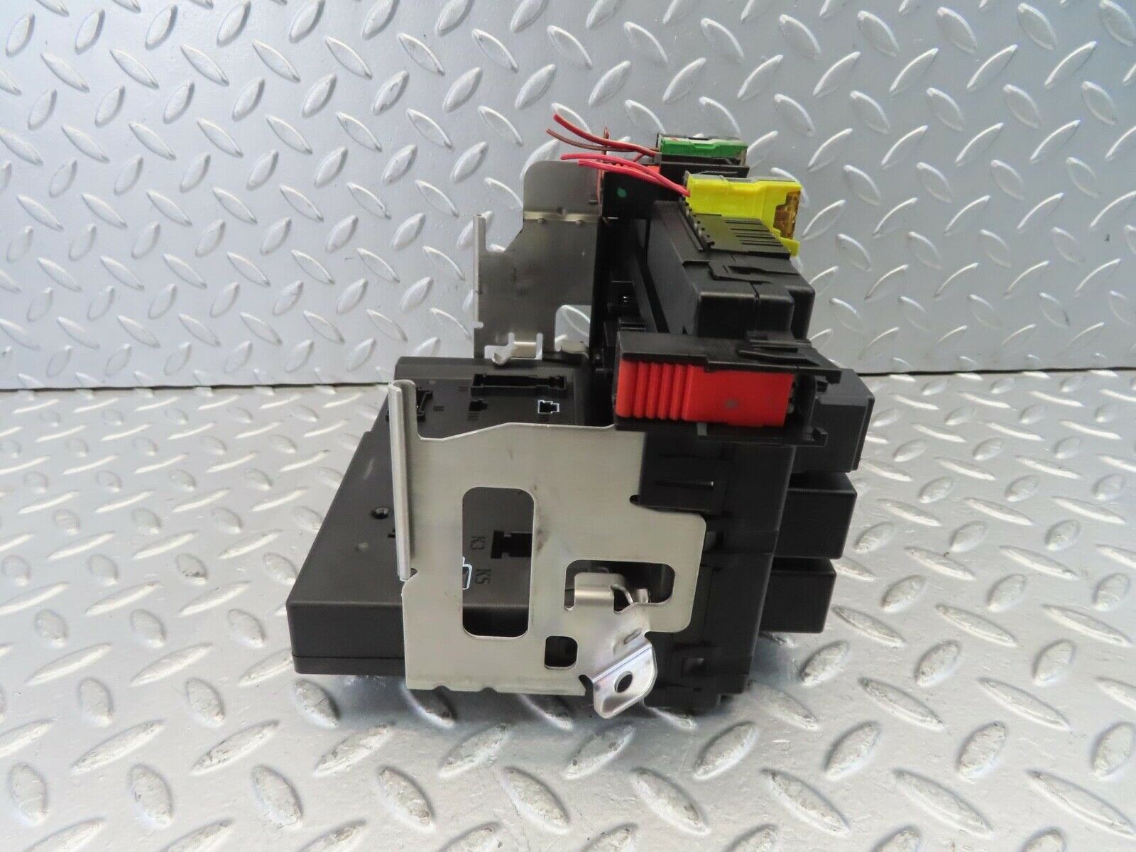 11121 Mercedes-Benz W221 S320 Rear Fuse Box 2215403050