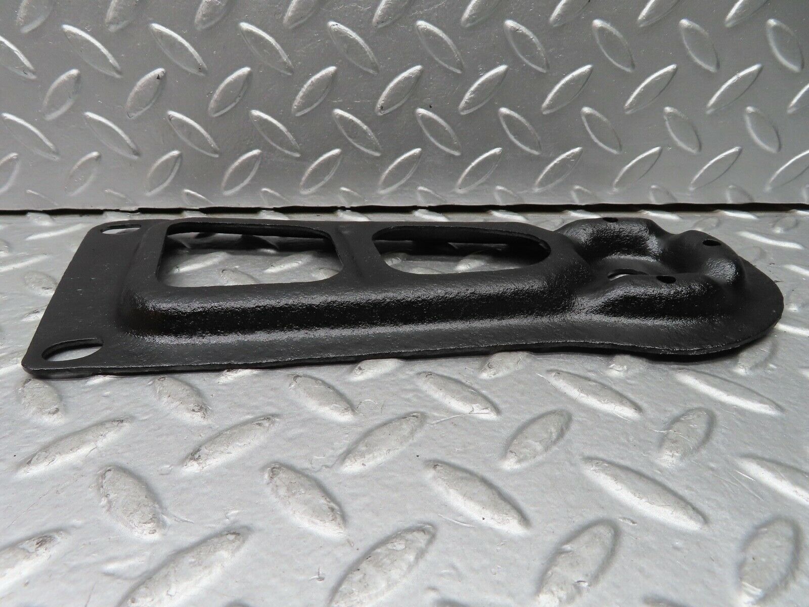 21289 Mercedes-Benz W123 230E Rear Suspension Axle Mounting Bracket