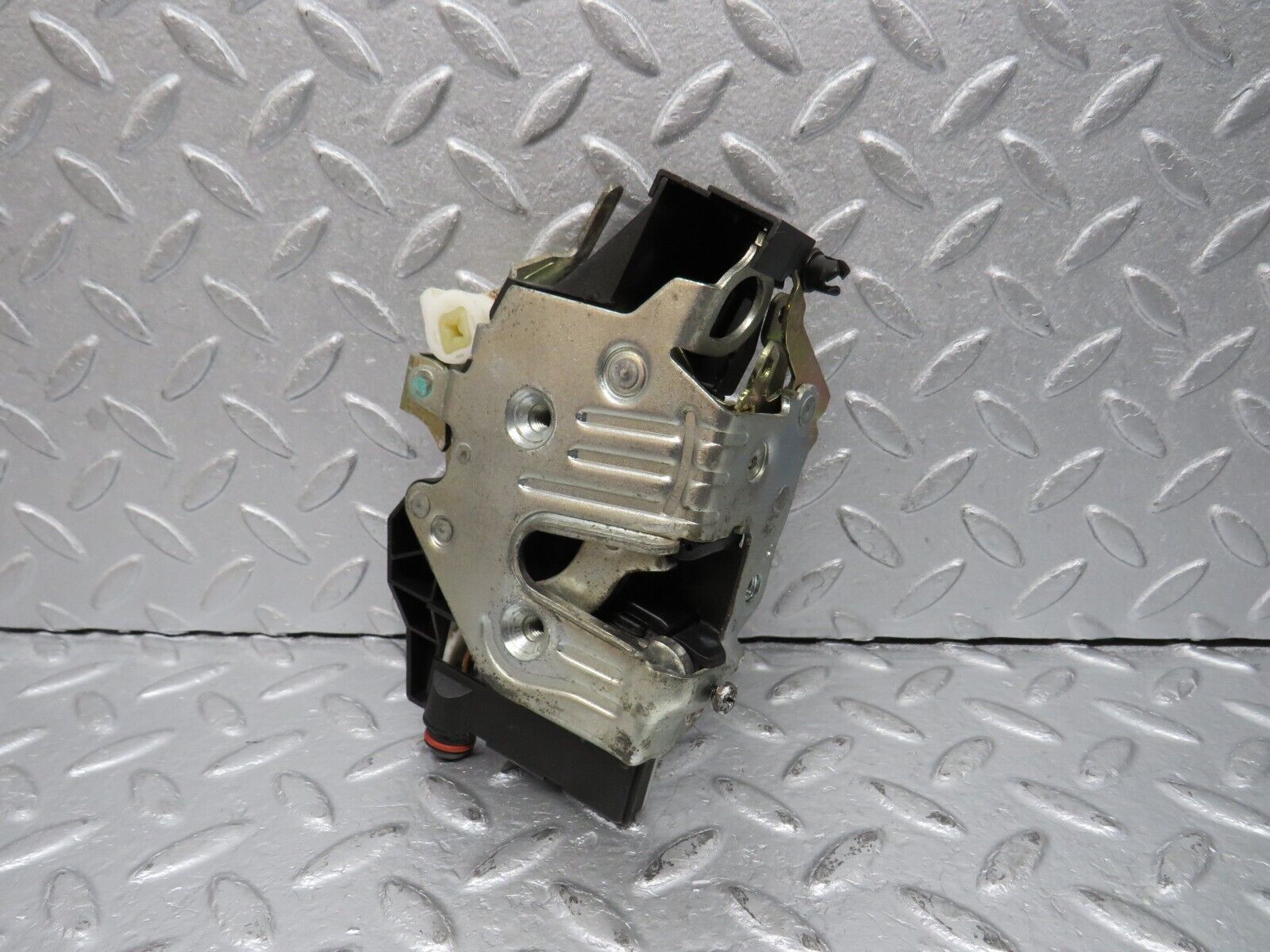 39465 Mercedes-Benz R129 320SL Coupe Left Door Lock Mechanism