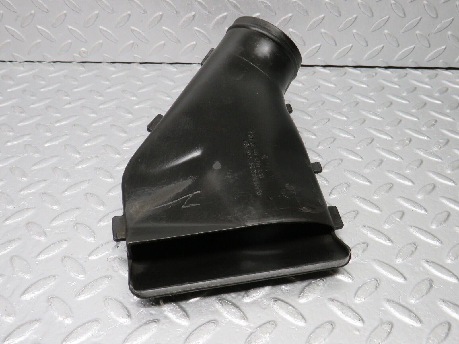 38779 Mercedes-Benz W201 190E 2.6L Air Intake Suction Pipe With Temperature Sensor 1030940511 0280130047