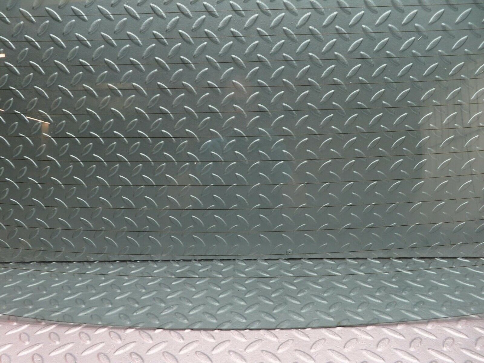 15935 Mercedes-Benz W123 280E Rear Heated Windscreen Glass