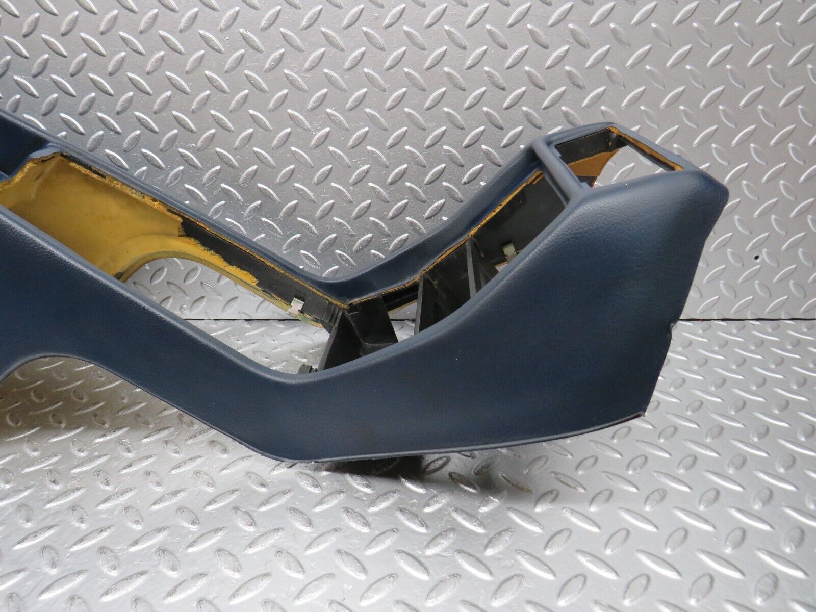 31132 Mercedes-Benz W123 200D Centre Console Blue