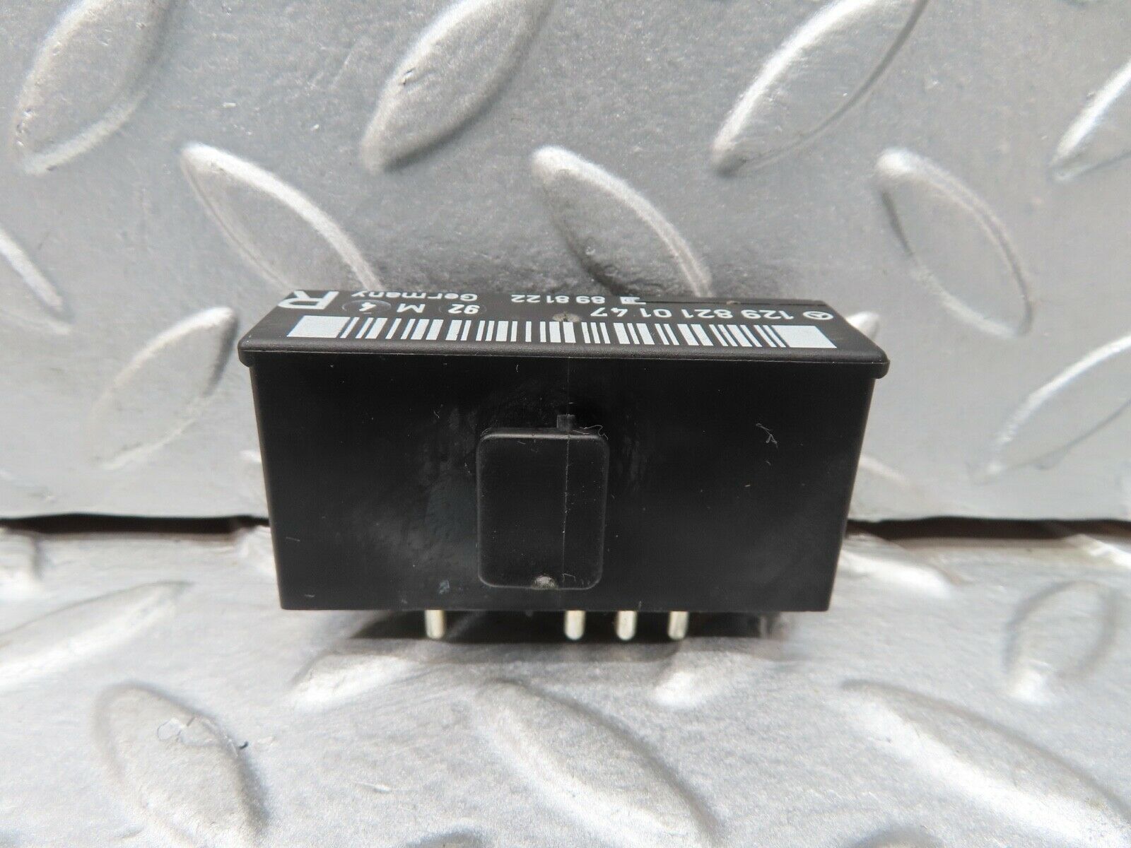 17245 Mercedes-Benz R129 300SL Coupe Right Seat Locking Relay 1298210147