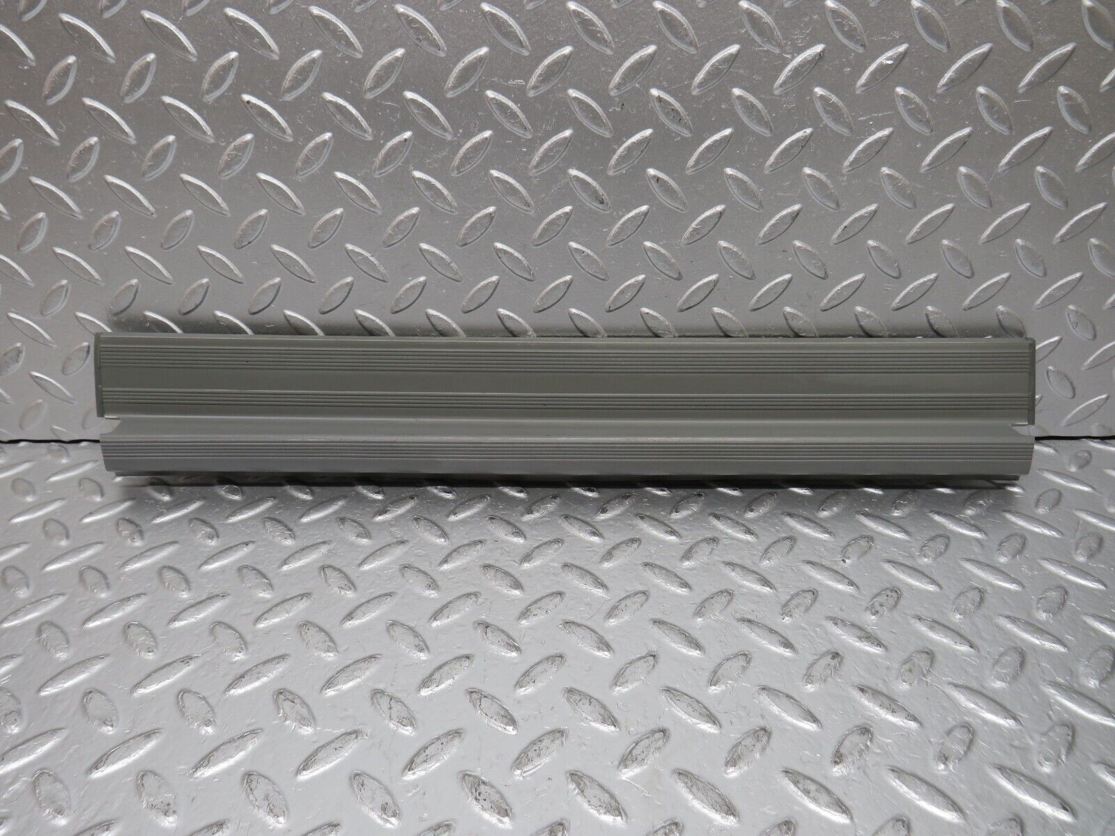 32318 Mercedes-Benz S124 300TE Wagon Rear Right Door Sill Trim