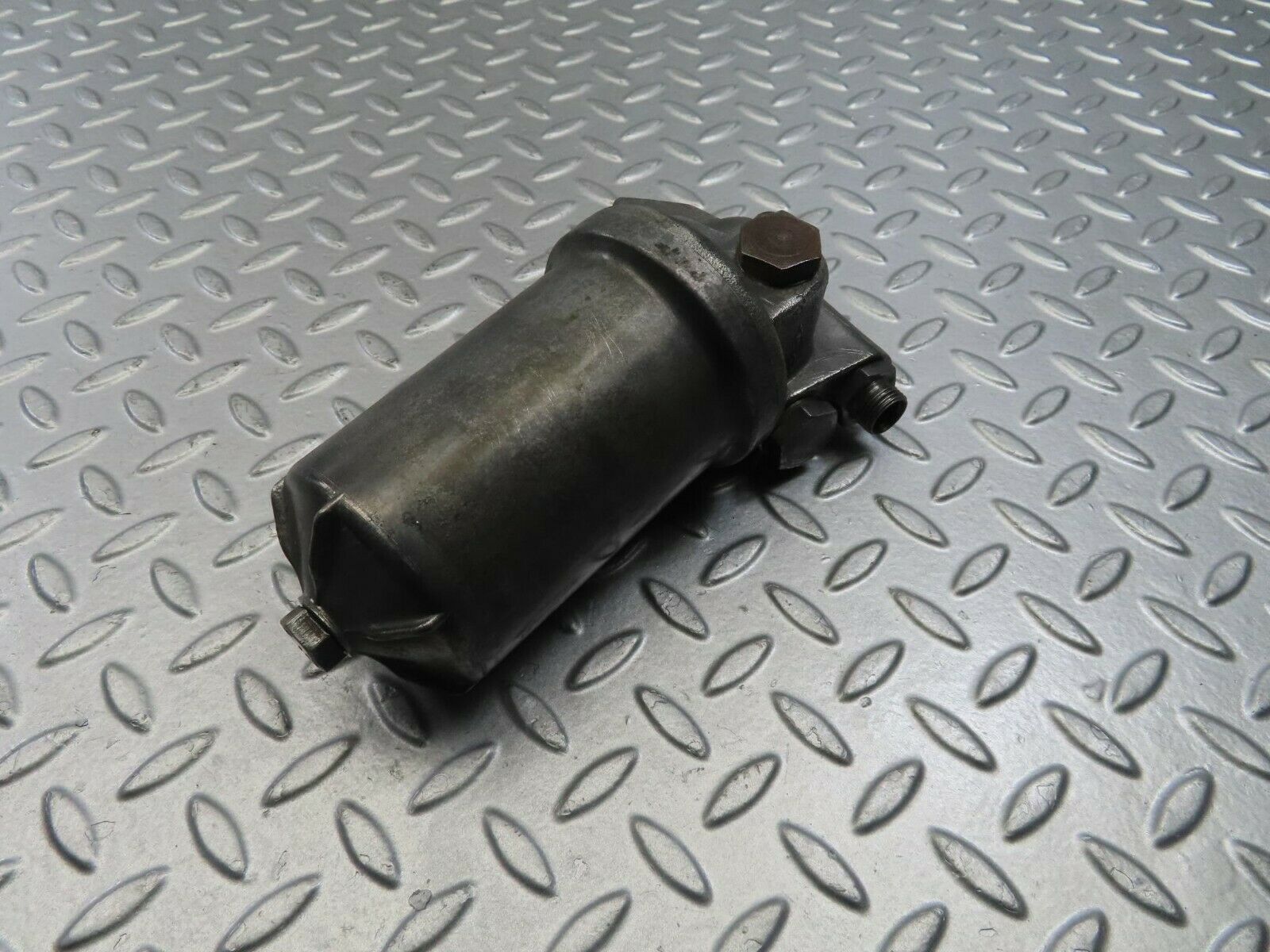 8936 Mercedes-Benz W108 Oil Filter Housing