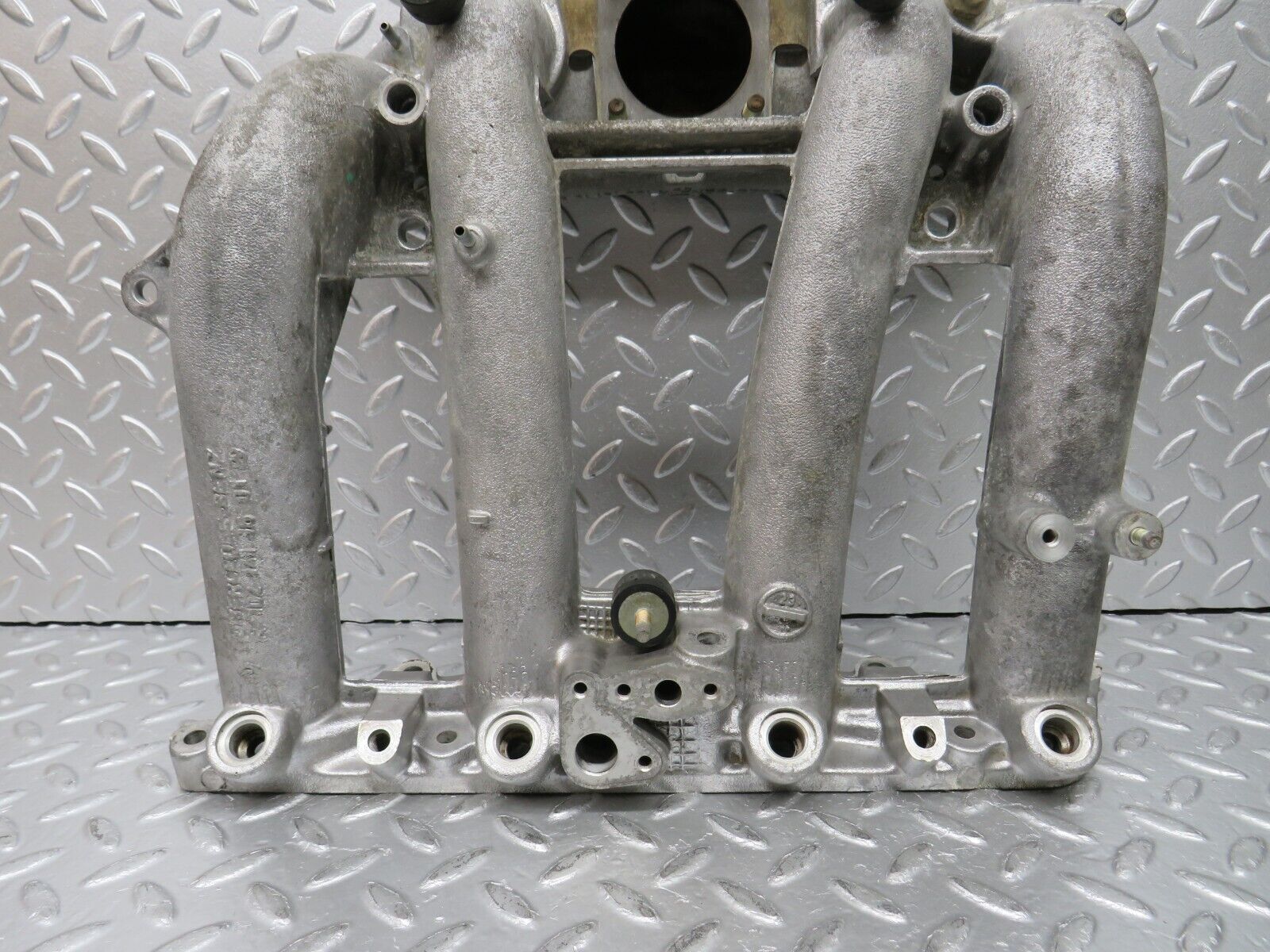 30537 Mercedes-Benz W124 230E Intake Manifold 1021413601