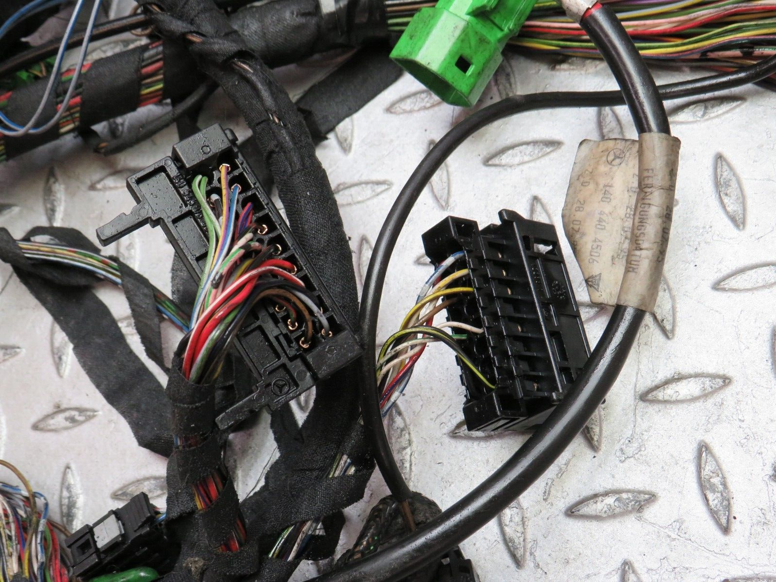 35687 Mercedes-Benz W210 320E Engine Wiring Harness 2105450481 0015409981