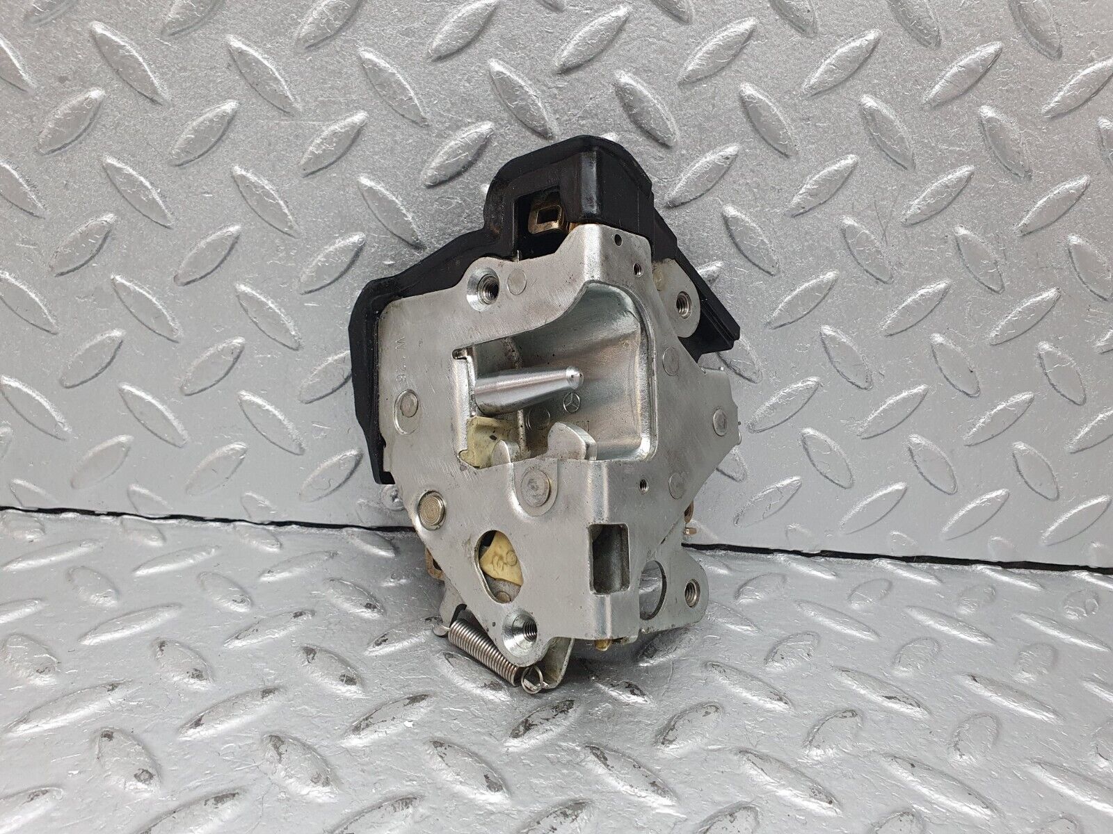 41106 Mercedes-Benz W126 300SE Rear Left Door Lock Mechanism 1237330108