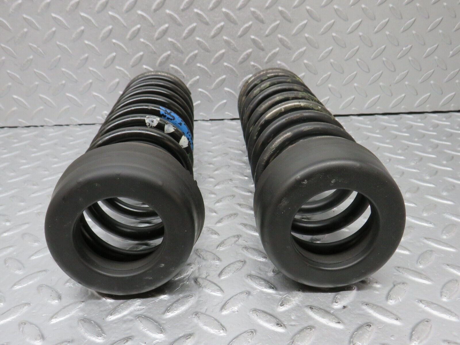 39021 Mercedes-Benz W201 190E 2.6L Rear Coil Spring Pair 2013243604