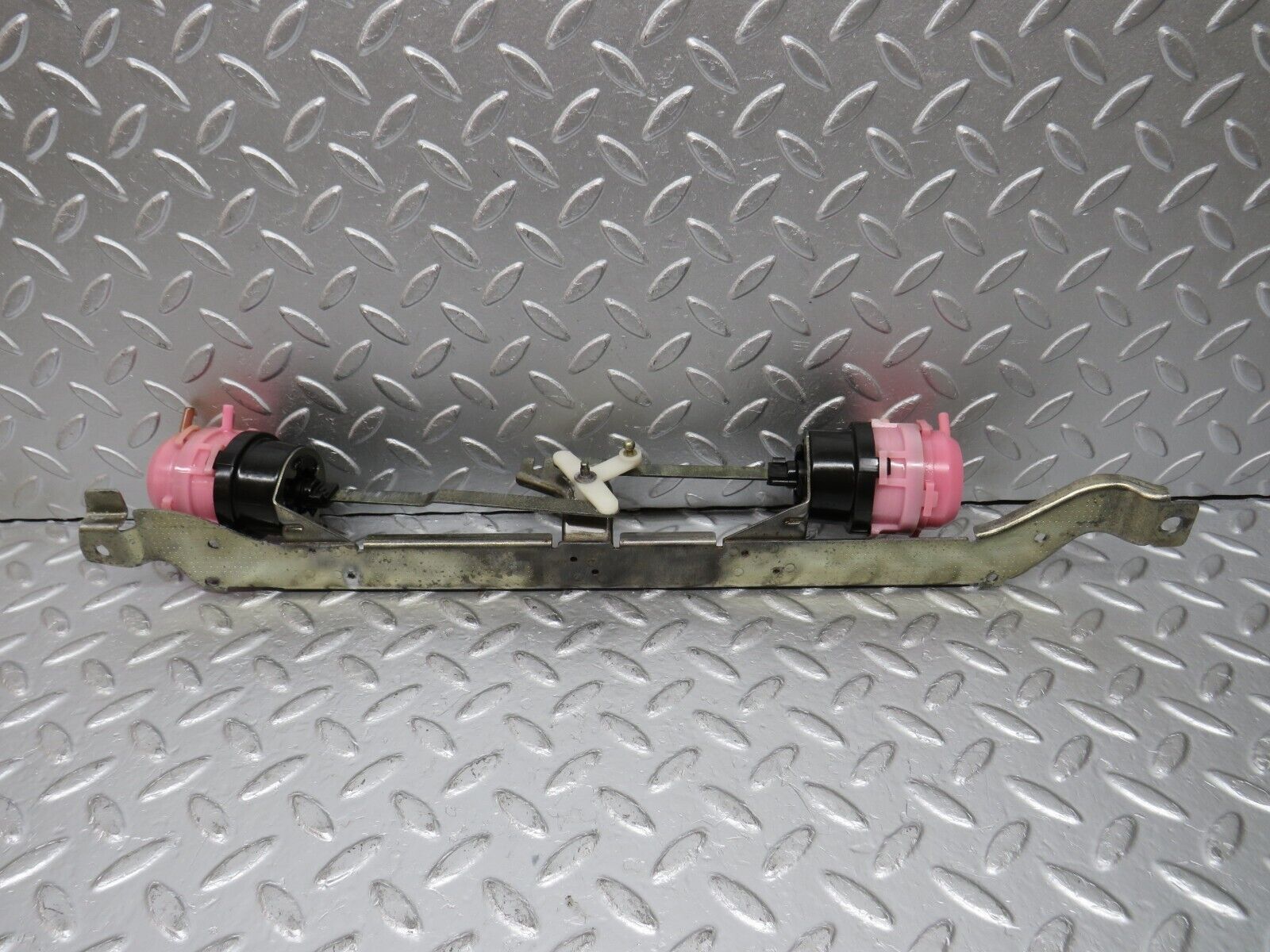 32779 Mercedes-Benz S124 300TE Wagon Heater Box Vacuum Actuator