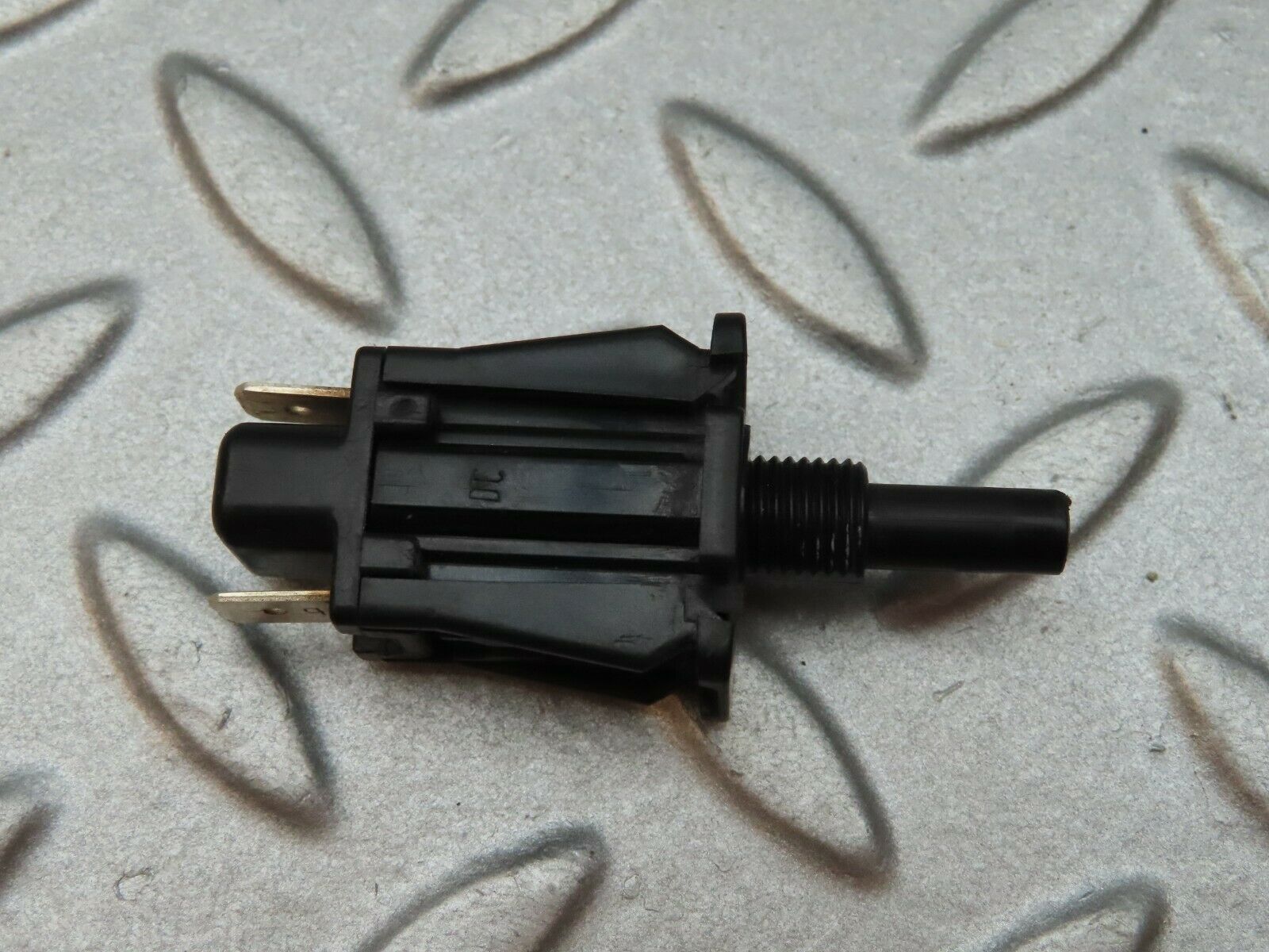 3835 Mercedes-Benz S123 200T Wagon Door Contact Switch 2018201110