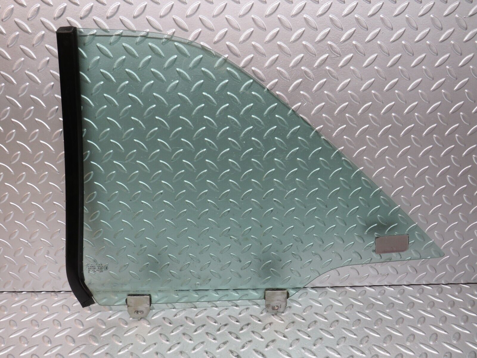 28942 Mercedes-Benz C124 320CE Coupe Rear Right Window Glass